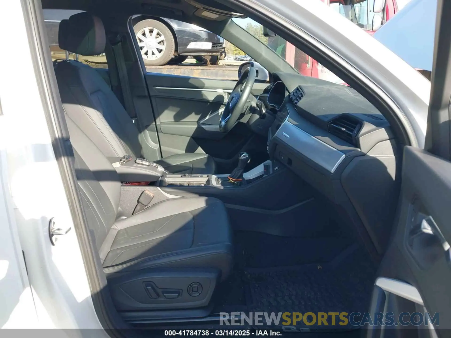 5 Photograph of a damaged car WA1DECF30M1118517 AUDI Q3 2021