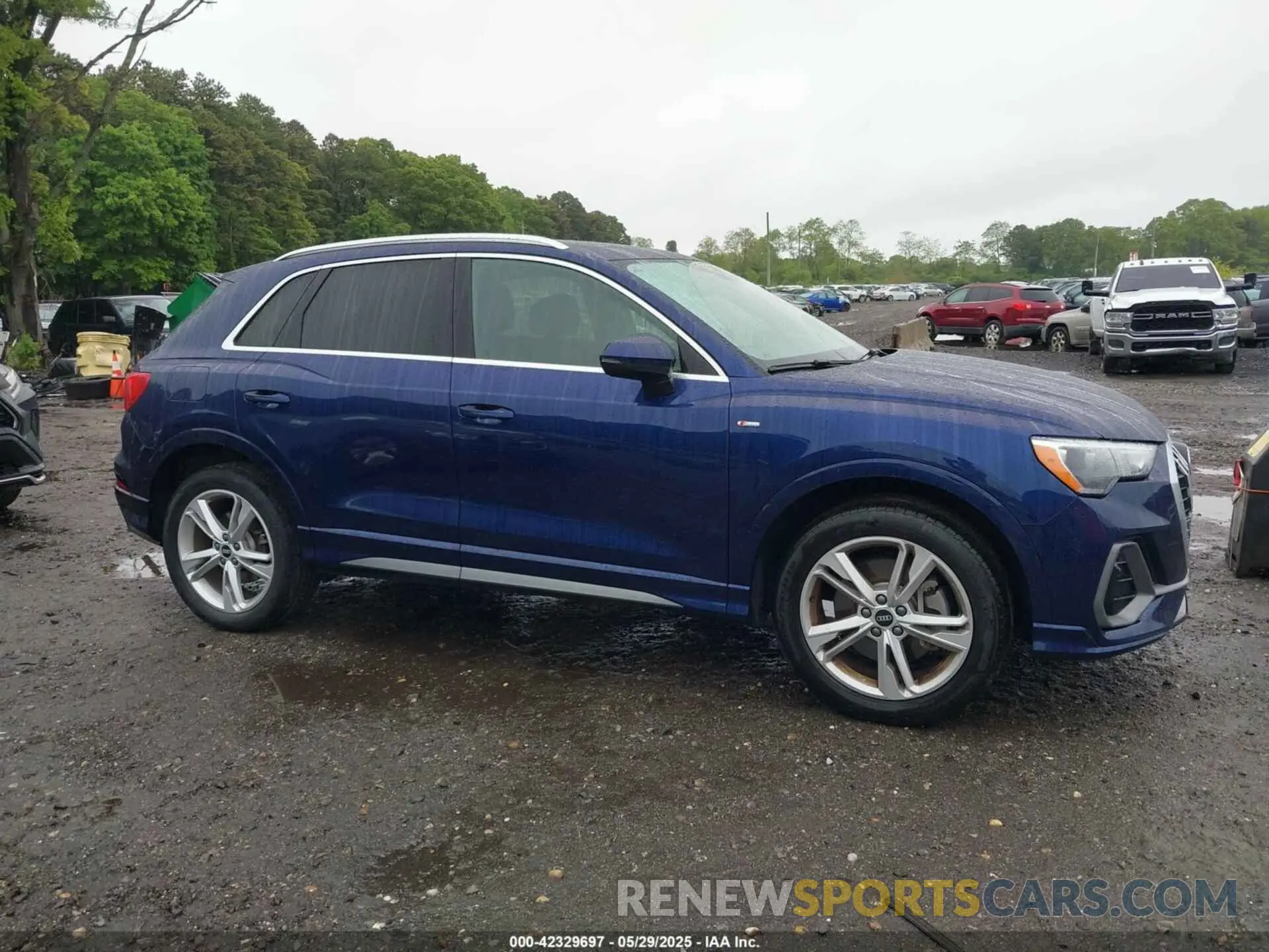13 Photograph of a damaged car WA1DECF31M1017356 AUDI Q3 2021