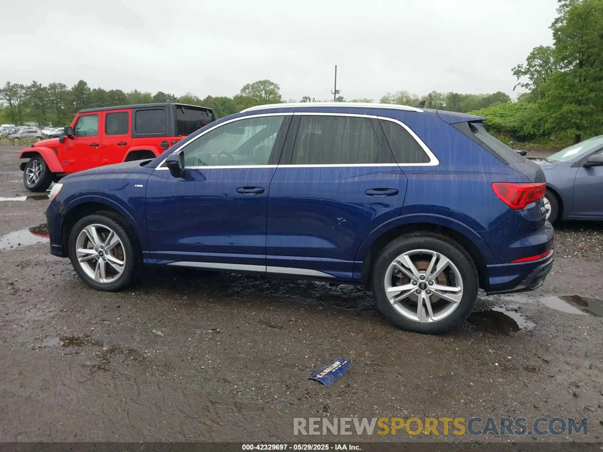 14 Photograph of a damaged car WA1DECF31M1017356 AUDI Q3 2021