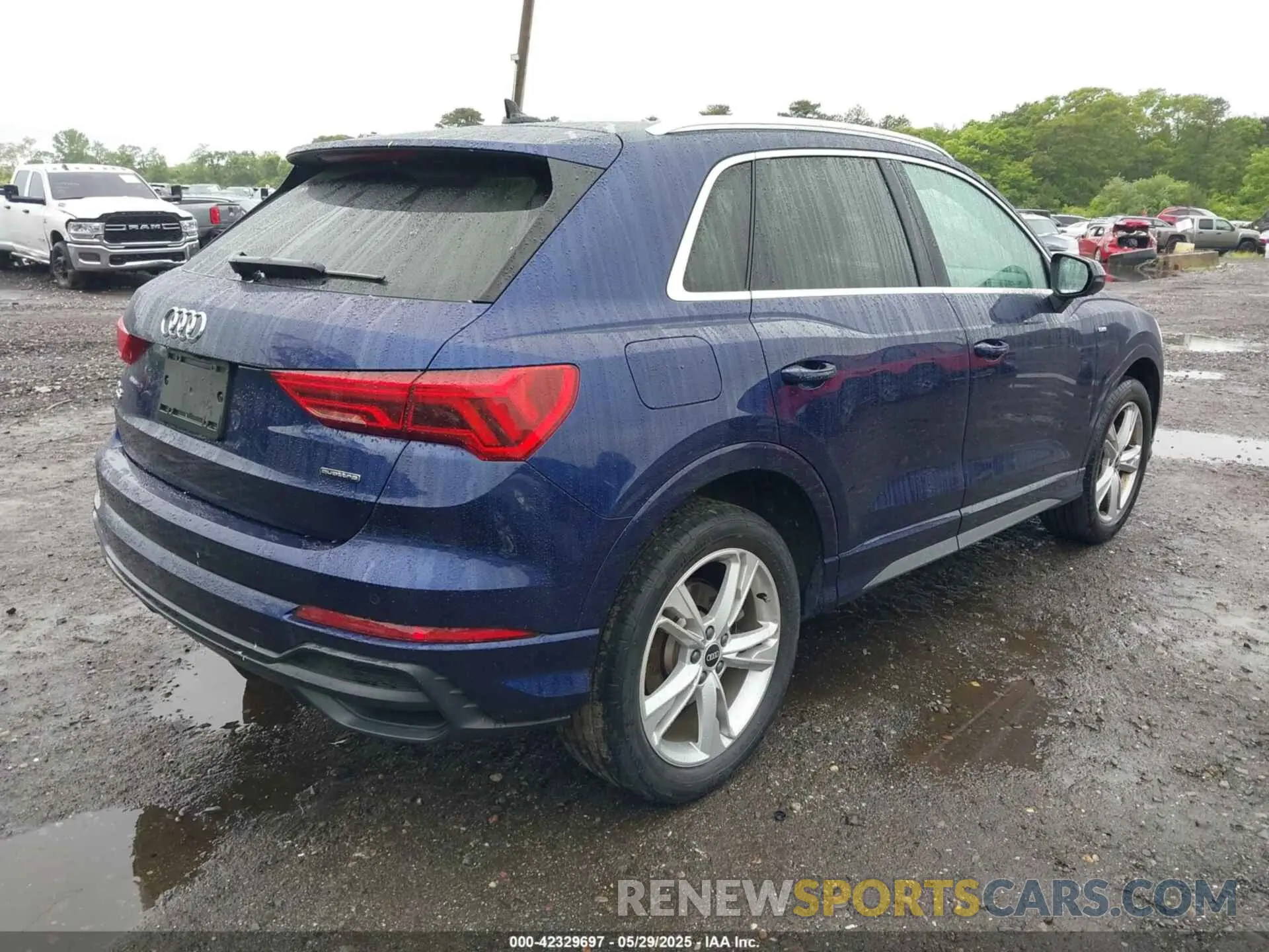 4 Photograph of a damaged car WA1DECF31M1017356 AUDI Q3 2021