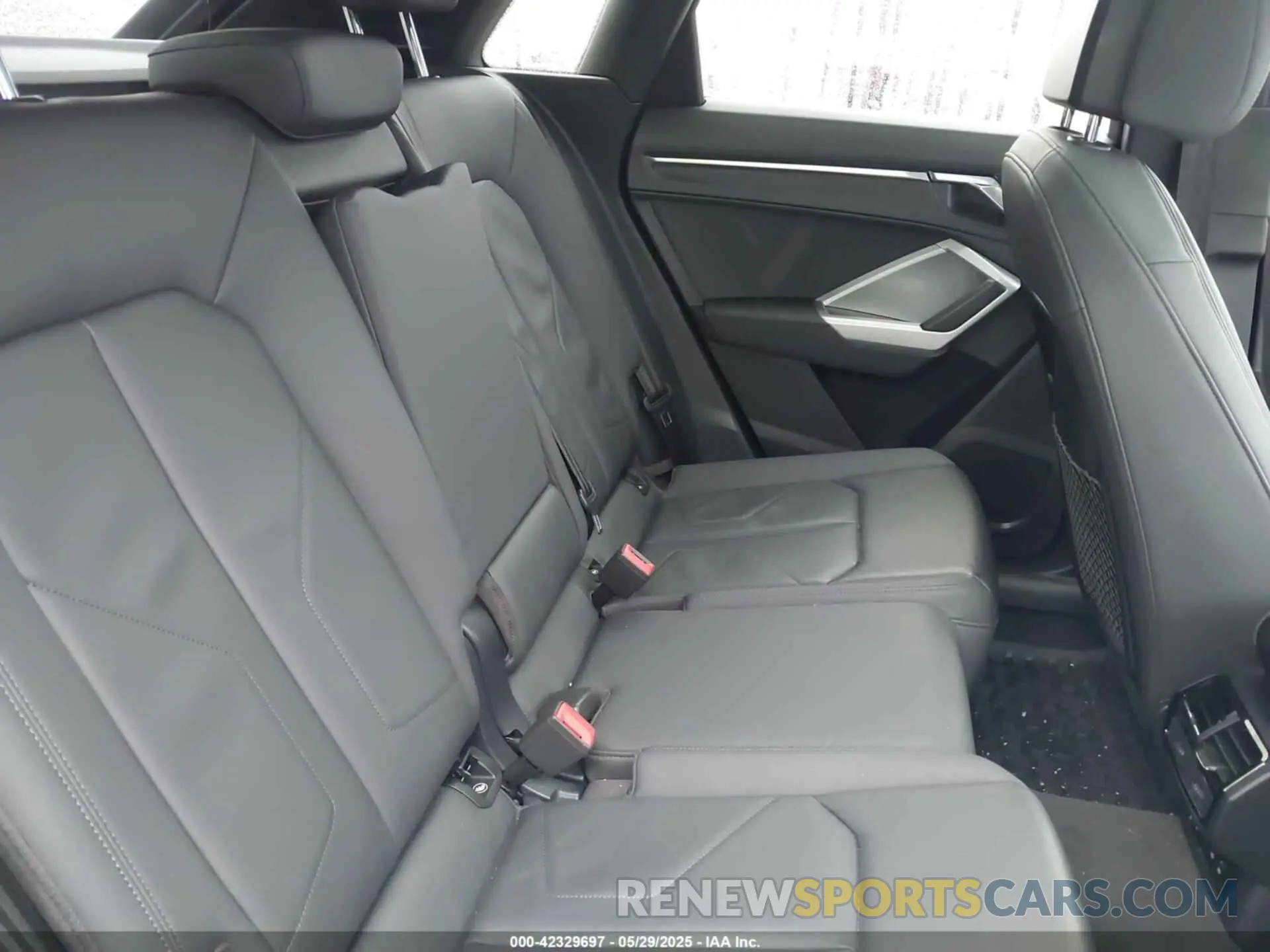 8 Photograph of a damaged car WA1DECF31M1017356 AUDI Q3 2021