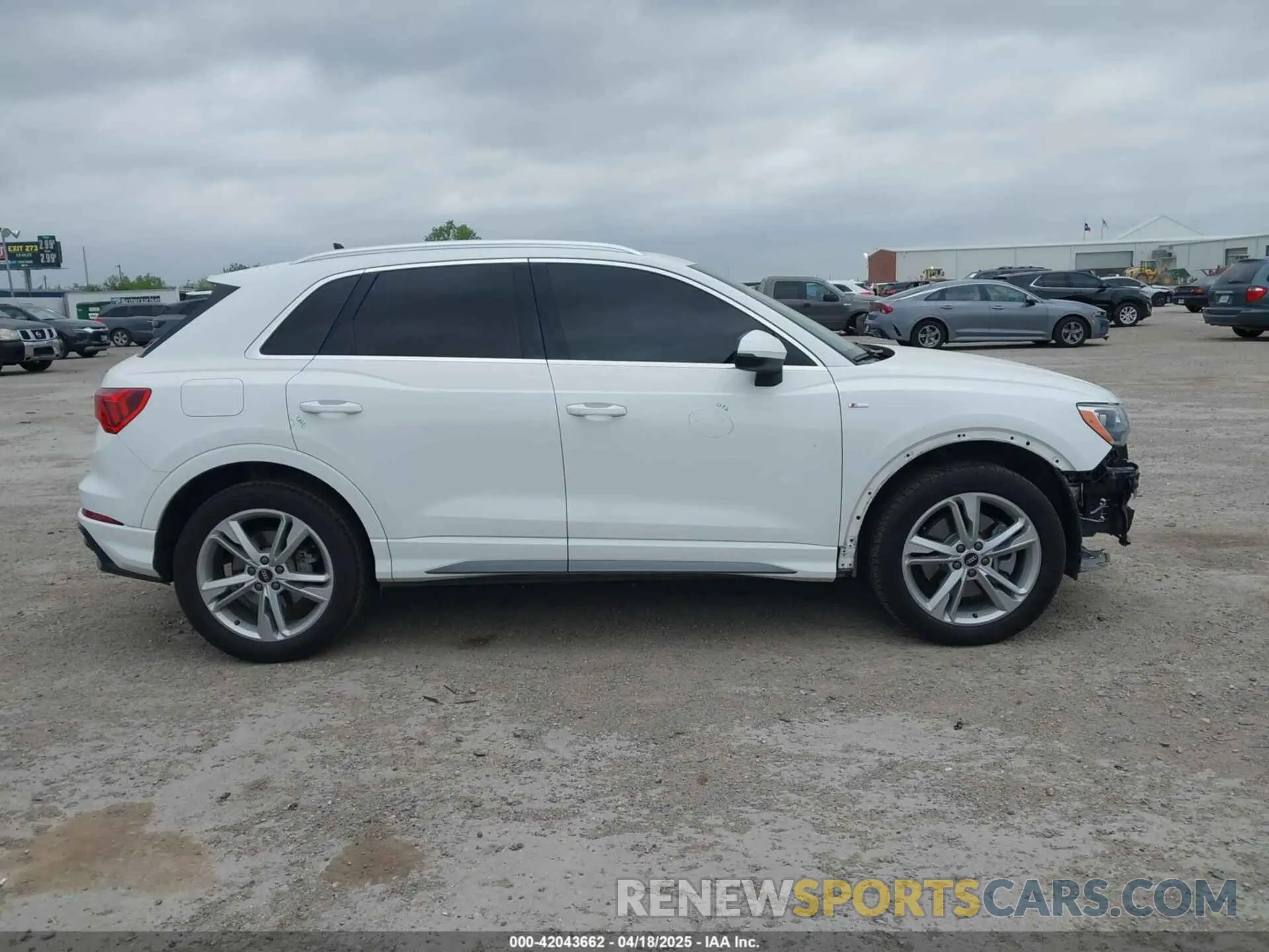 13 Photograph of a damaged car WA1DECF31M1024386 AUDI Q3 2021