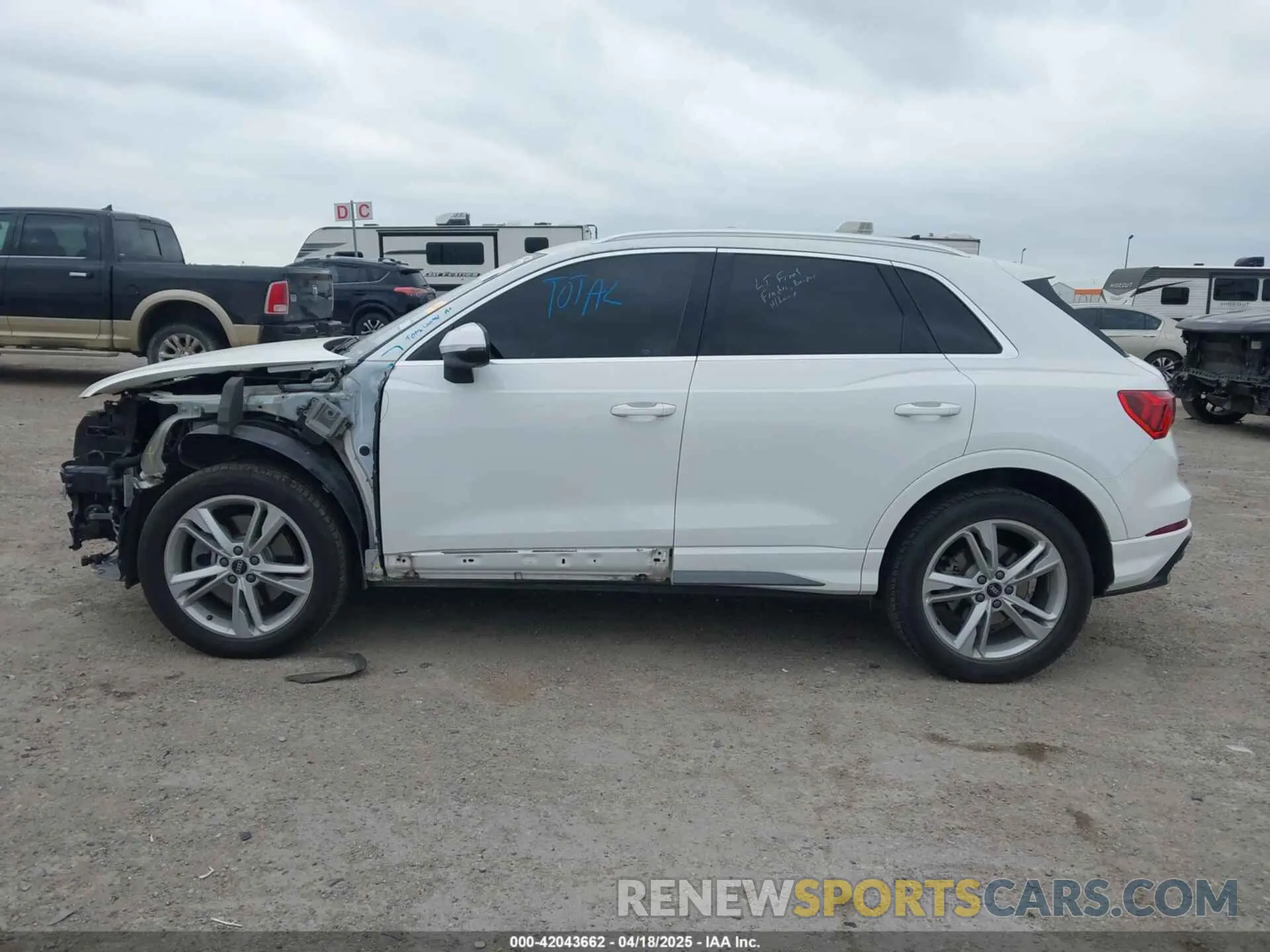 14 Photograph of a damaged car WA1DECF31M1024386 AUDI Q3 2021
