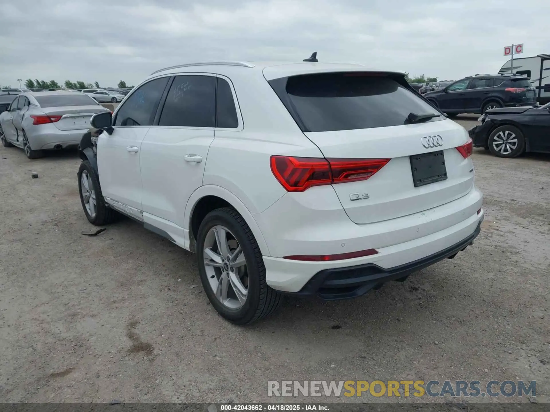 3 Photograph of a damaged car WA1DECF31M1024386 AUDI Q3 2021