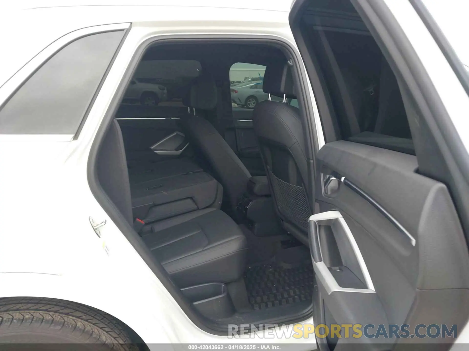 8 Photograph of a damaged car WA1DECF31M1024386 AUDI Q3 2021