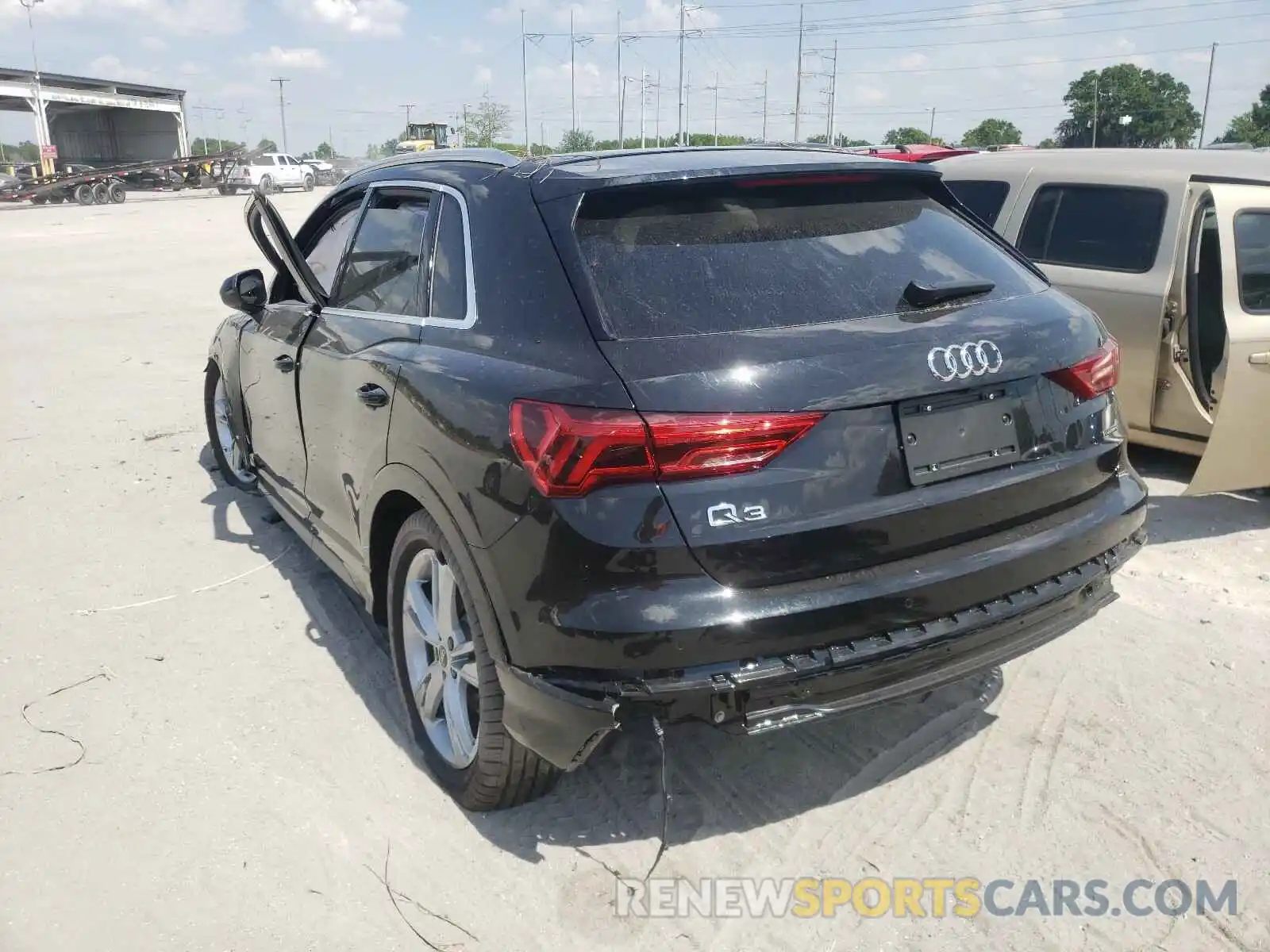 3 Photograph of a damaged car WA1DECF31M1030513 AUDI Q3 2021