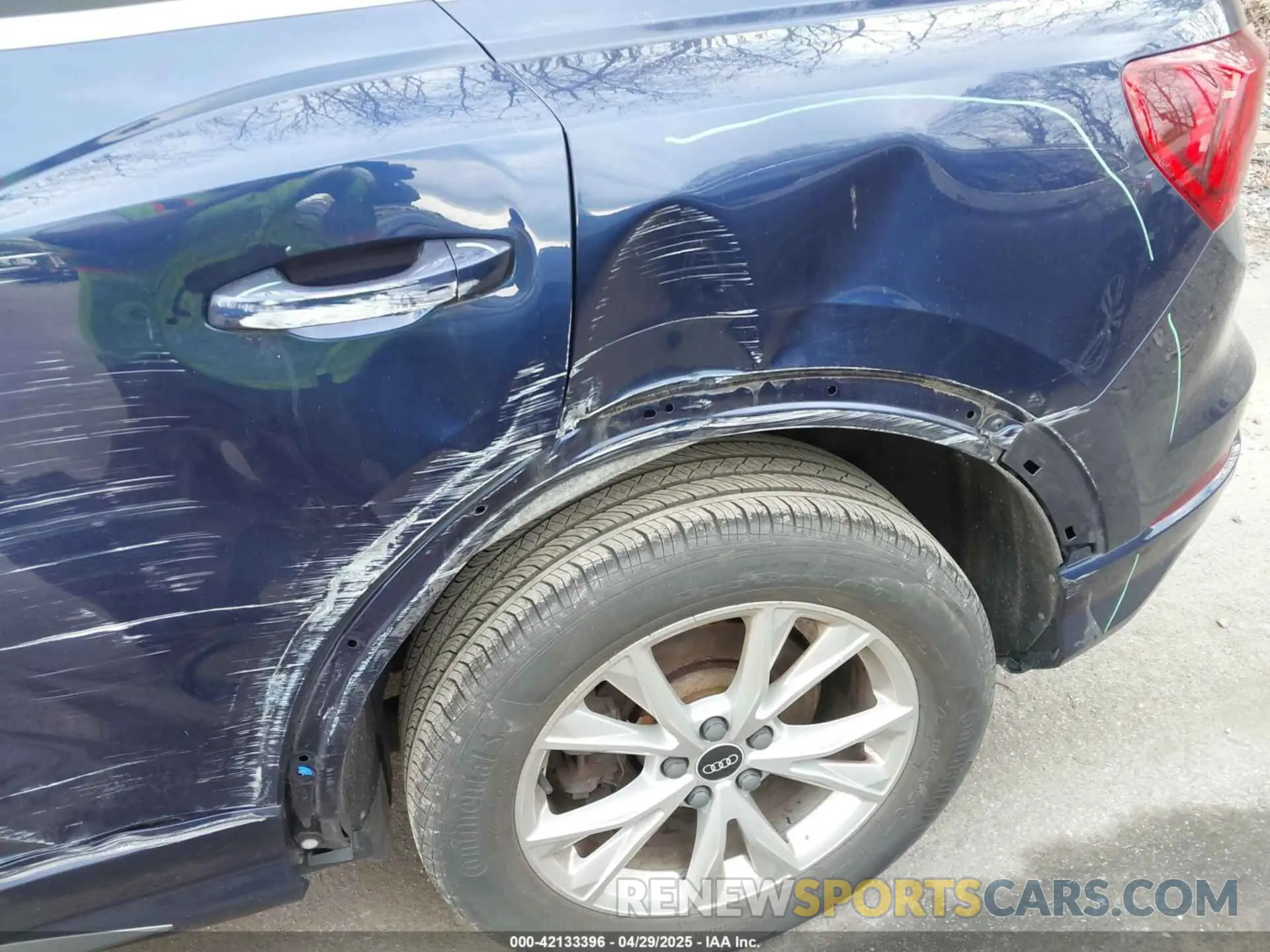19 Photograph of a damaged car WA1DECF31M1031368 AUDI Q3 2021