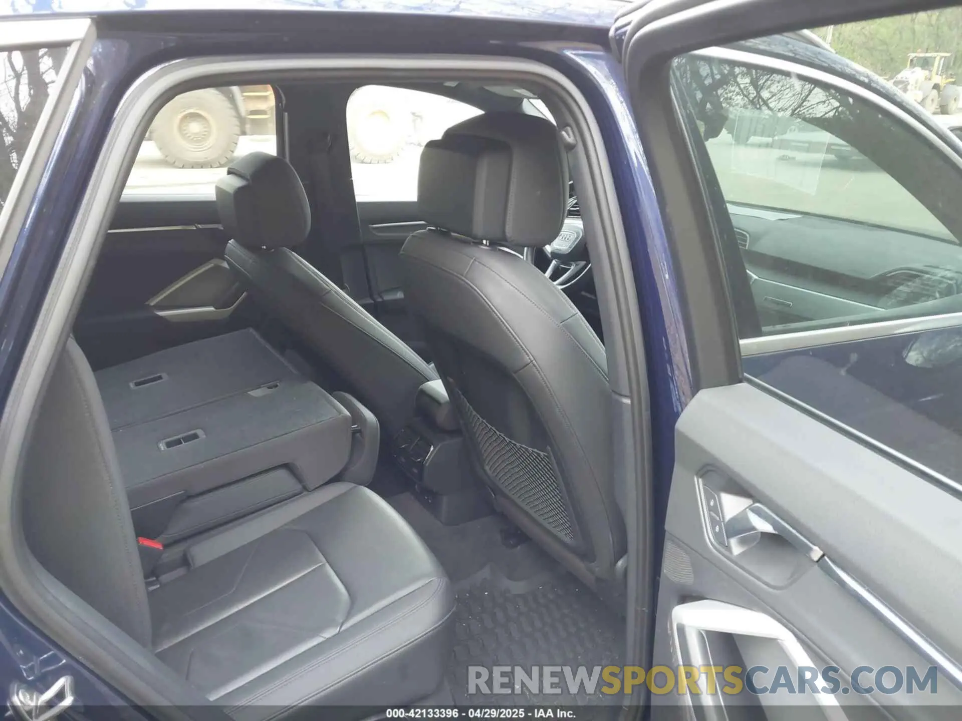 8 Photograph of a damaged car WA1DECF31M1031368 AUDI Q3 2021