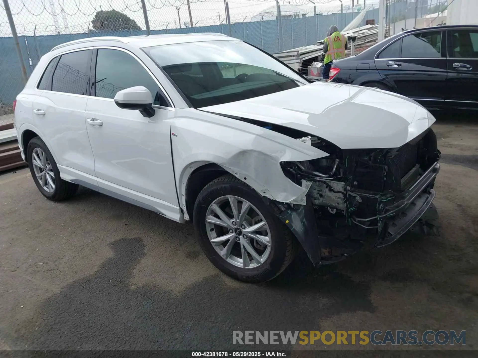 1 Photograph of a damaged car WA1DECF31M1074155 AUDI Q3 2021