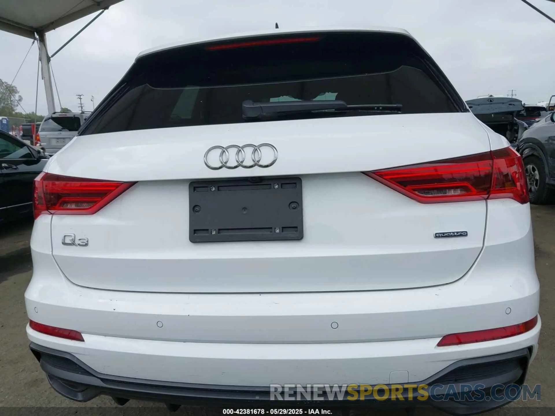 17 Photograph of a damaged car WA1DECF31M1074155 AUDI Q3 2021
