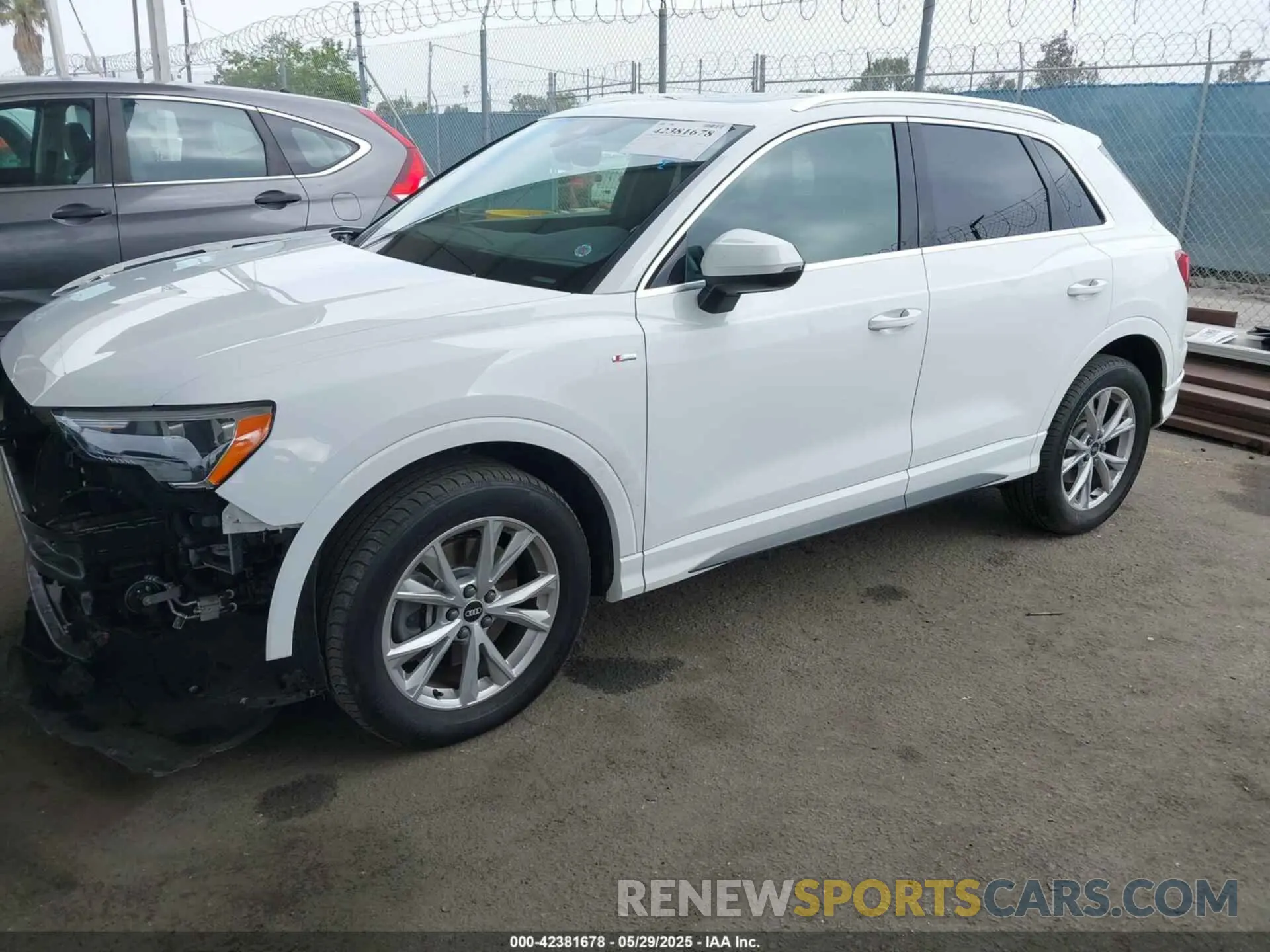 2 Photograph of a damaged car WA1DECF31M1074155 AUDI Q3 2021