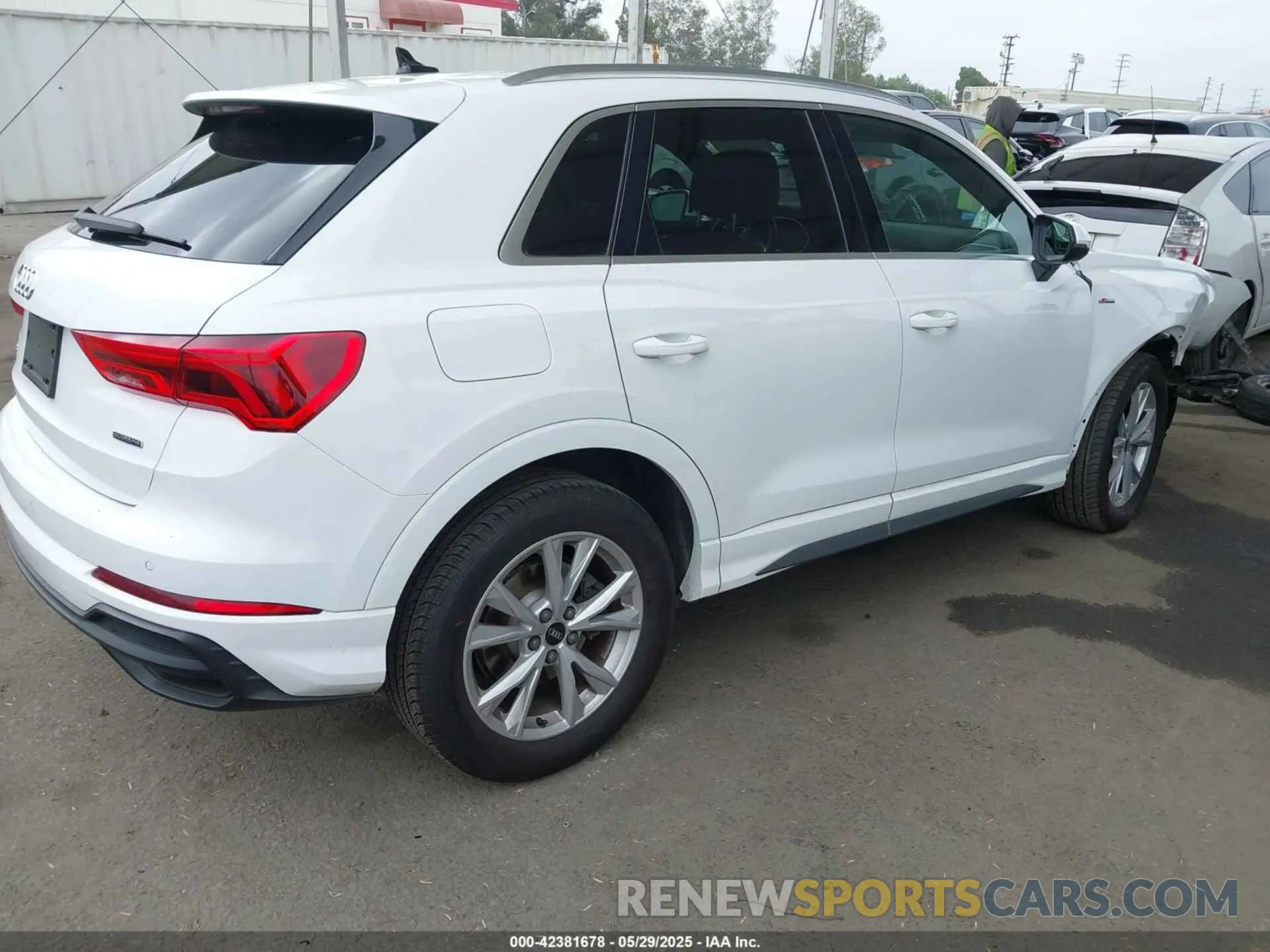4 Photograph of a damaged car WA1DECF31M1074155 AUDI Q3 2021