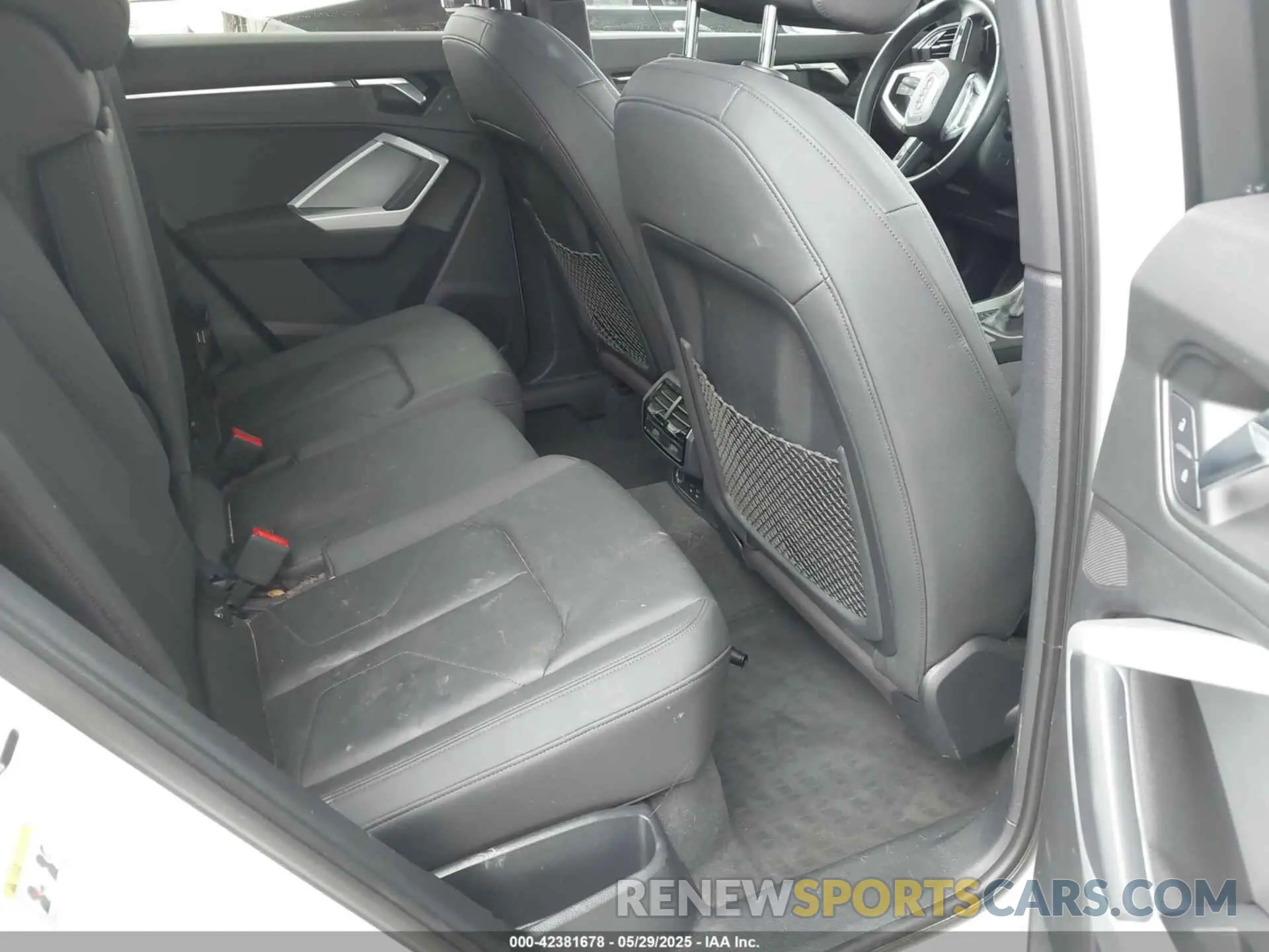 8 Photograph of a damaged car WA1DECF31M1074155 AUDI Q3 2021