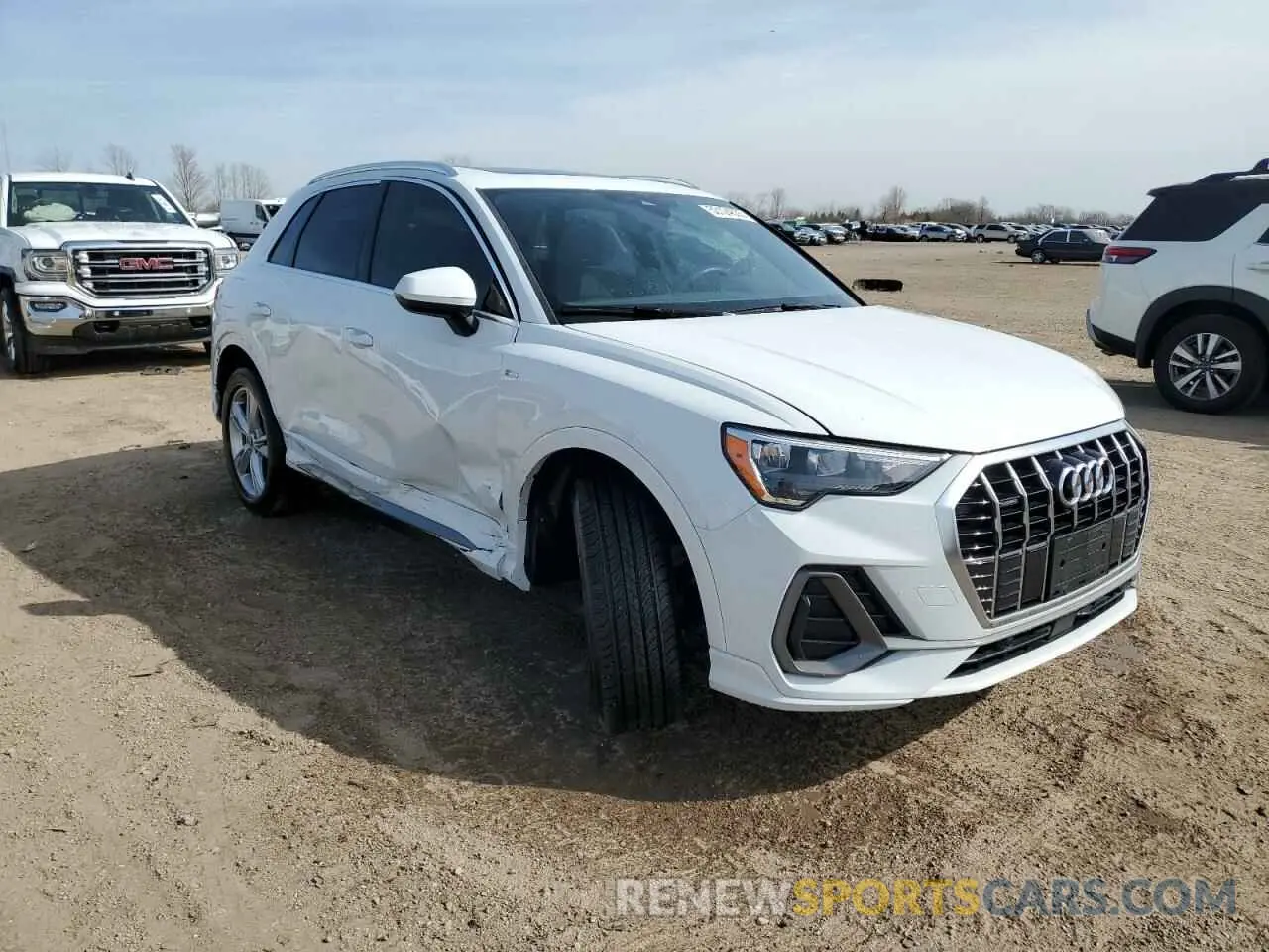 4 Photograph of a damaged car WA1DECF32M1040693 AUDI Q3 2021