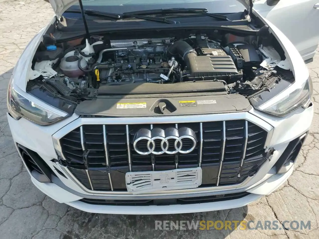 11 Photograph of a damaged car WA1DECF32M1045084 AUDI Q3 2021