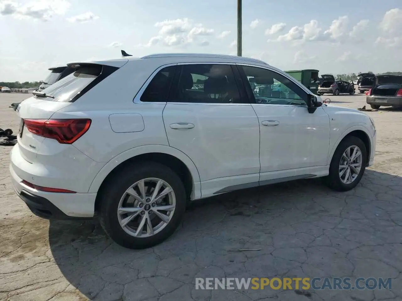 3 Photograph of a damaged car WA1DECF32M1045084 AUDI Q3 2021