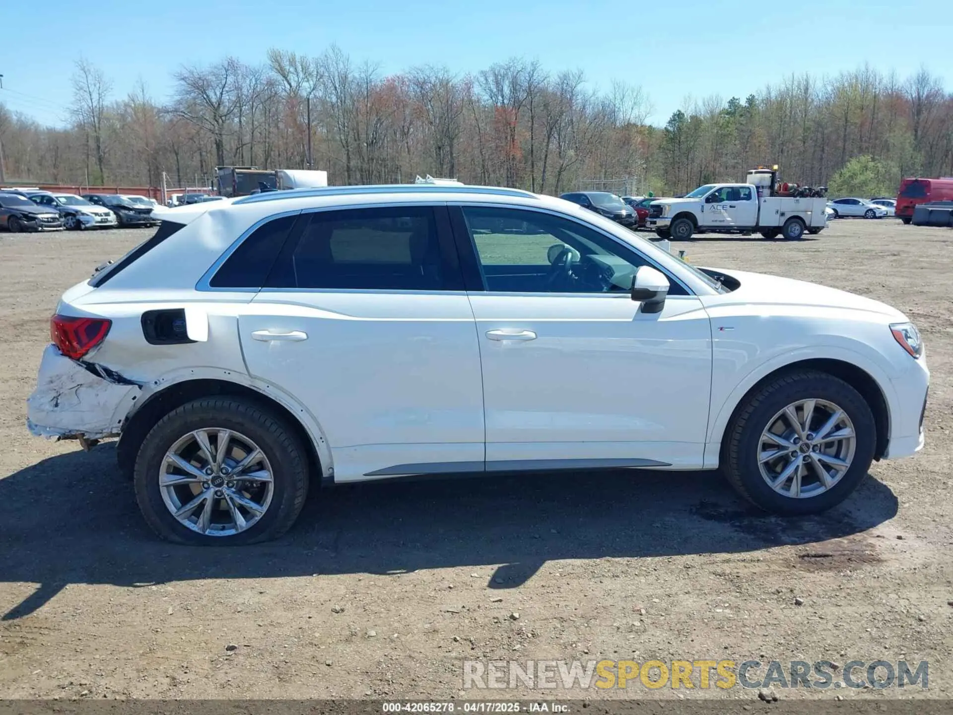 13 Photograph of a damaged car WA1DECF32M1054786 AUDI Q3 2021