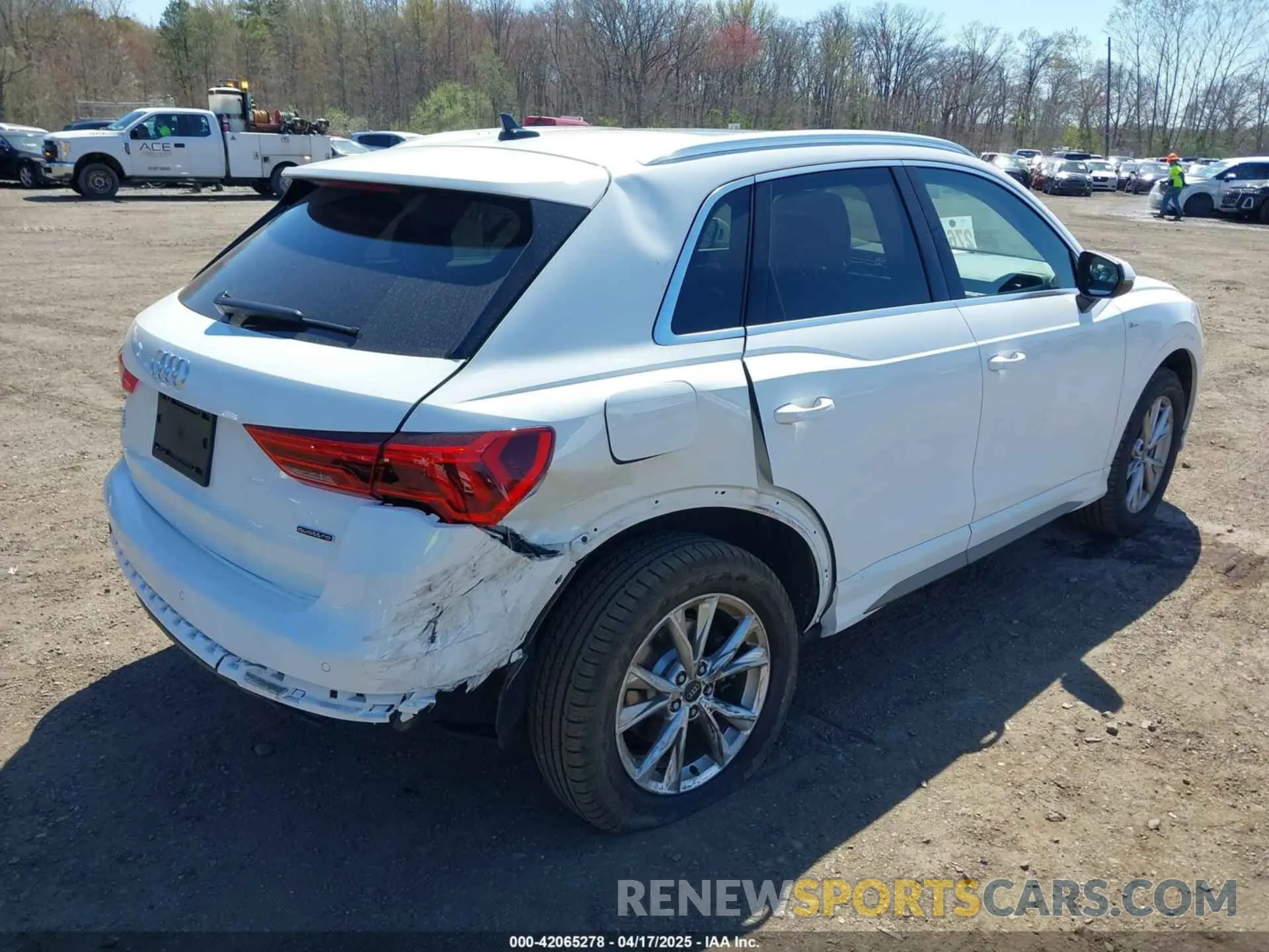 4 Photograph of a damaged car WA1DECF32M1054786 AUDI Q3 2021
