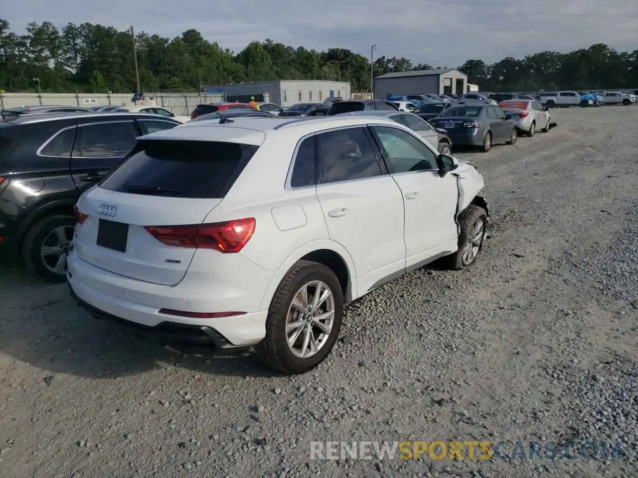 4 Photograph of a damaged car WA1DECF32M1068249 AUDI Q3 2021