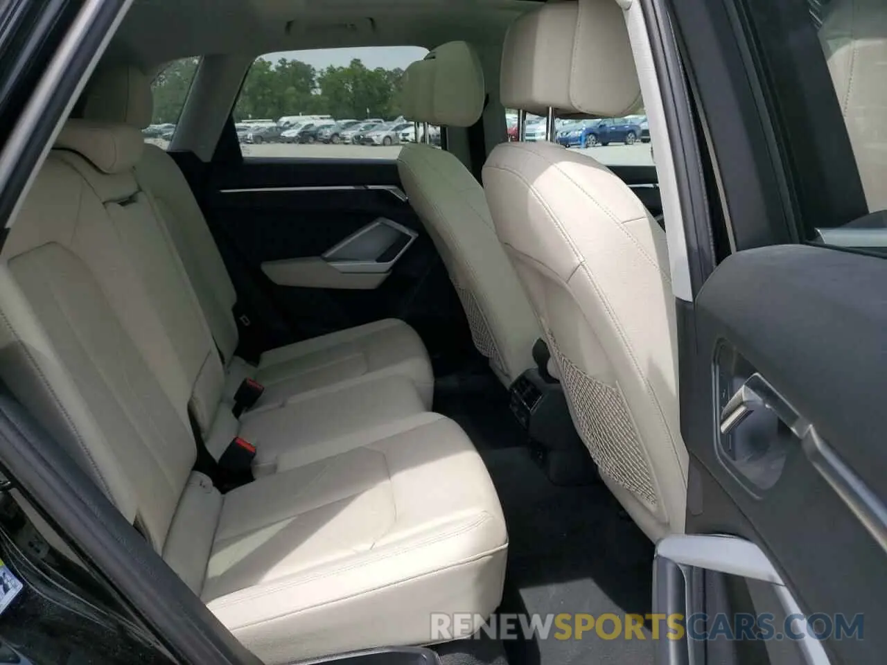 11 Photograph of a damaged car WA1DECF32M1129454 AUDI Q3 2021