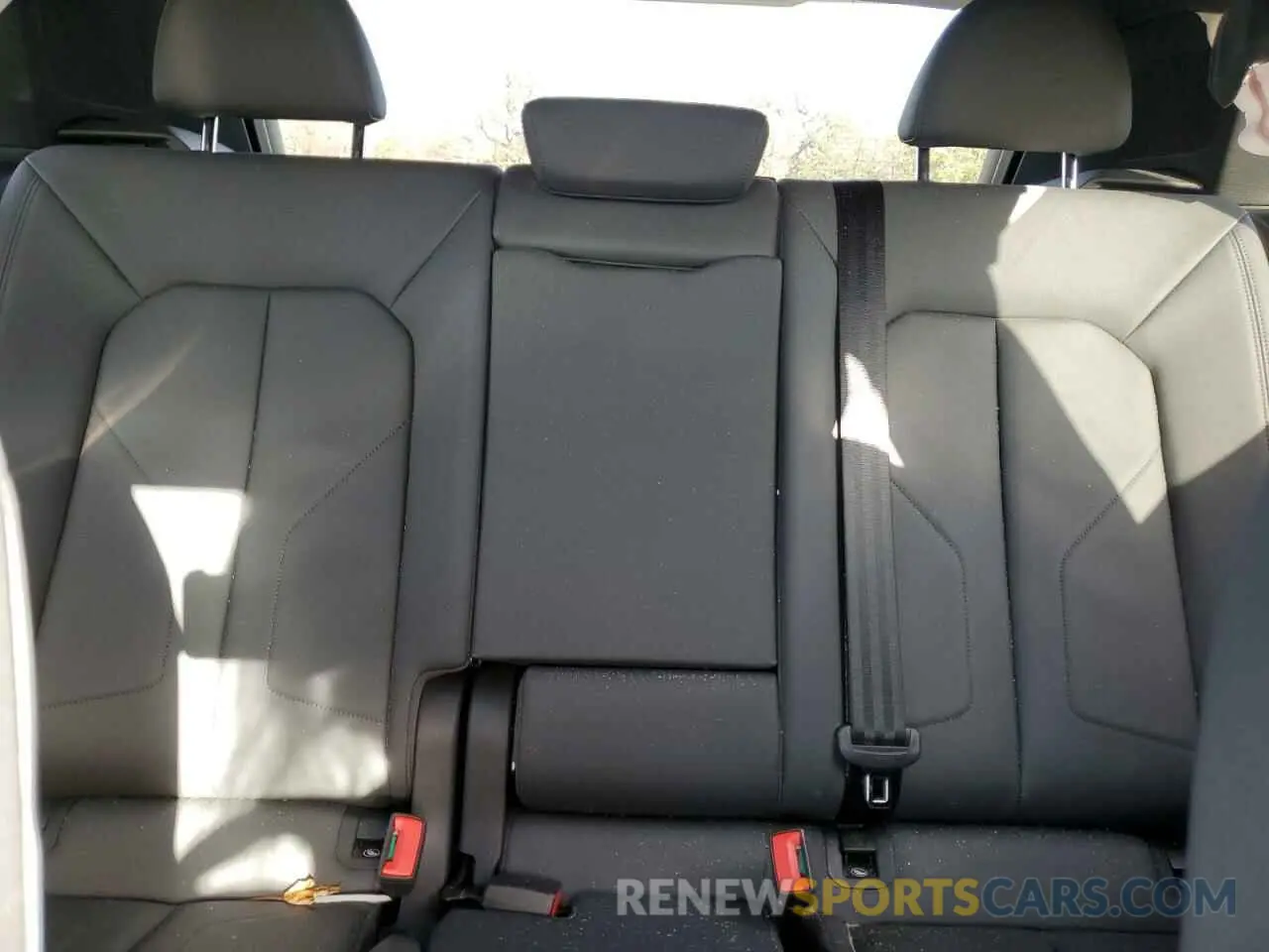 10 Photograph of a damaged car WA1DECF33M1040069 AUDI Q3 2021
