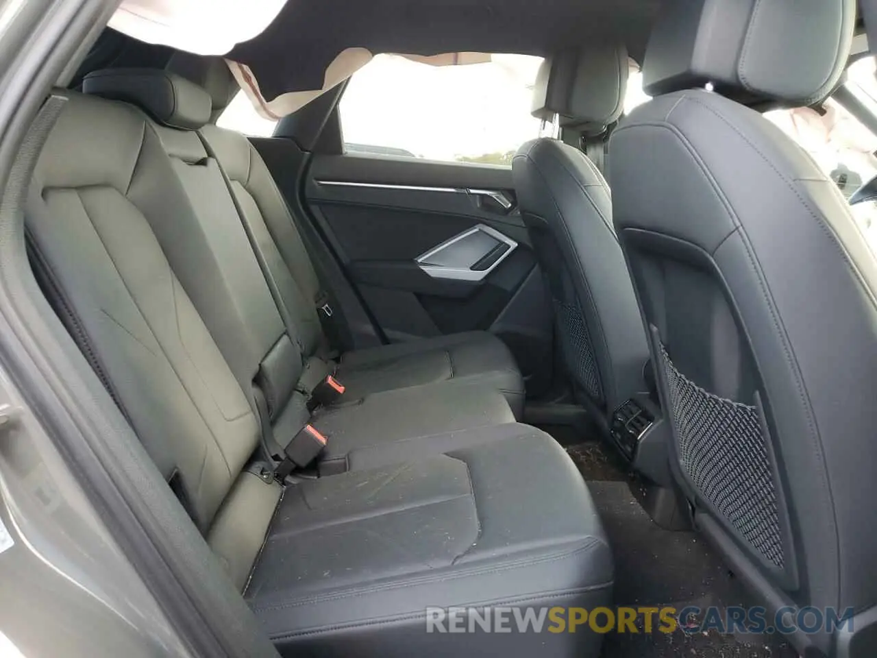 11 Photograph of a damaged car WA1DECF33M1040069 AUDI Q3 2021