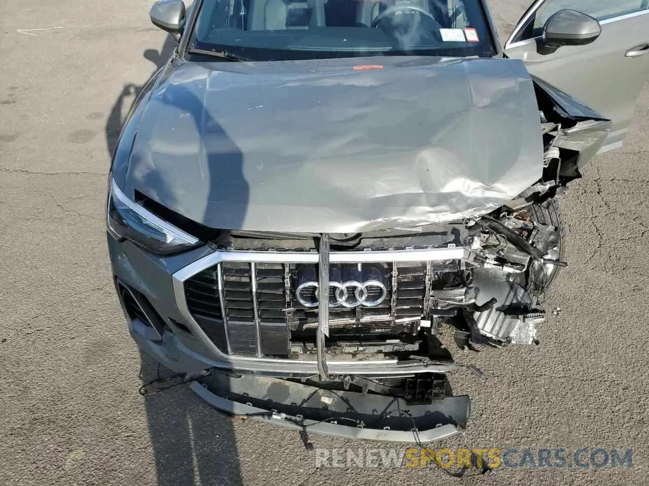 12 Photograph of a damaged car WA1DECF33M1040069 AUDI Q3 2021