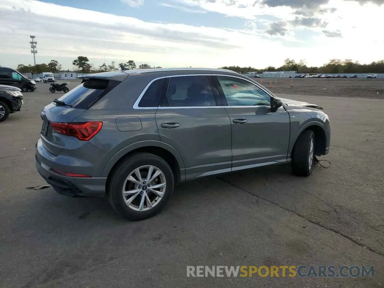 3 Photograph of a damaged car WA1DECF33M1040069 AUDI Q3 2021