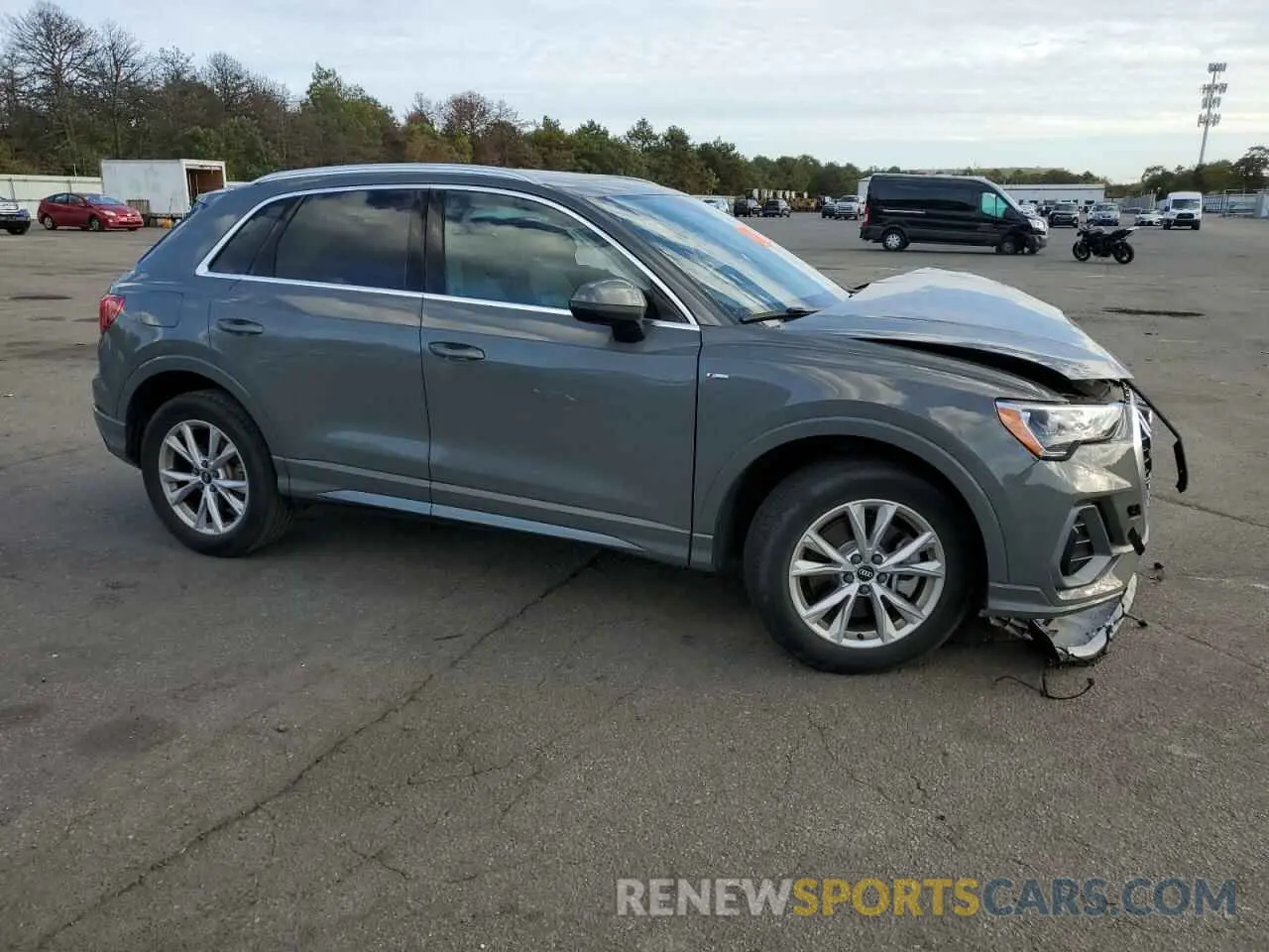 4 Photograph of a damaged car WA1DECF33M1040069 AUDI Q3 2021