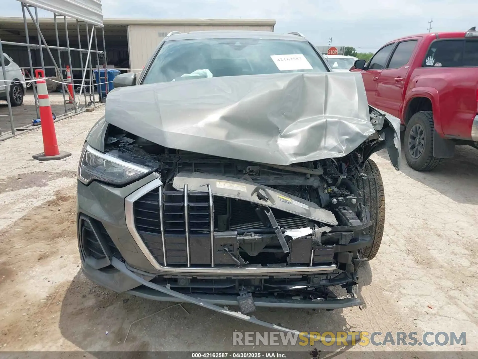 13 Photograph of a damaged car WA1DECF33M1040282 AUDI Q3 2021