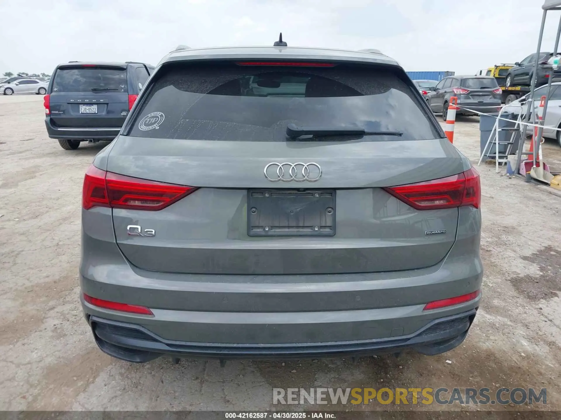 17 Photograph of a damaged car WA1DECF33M1040282 AUDI Q3 2021
