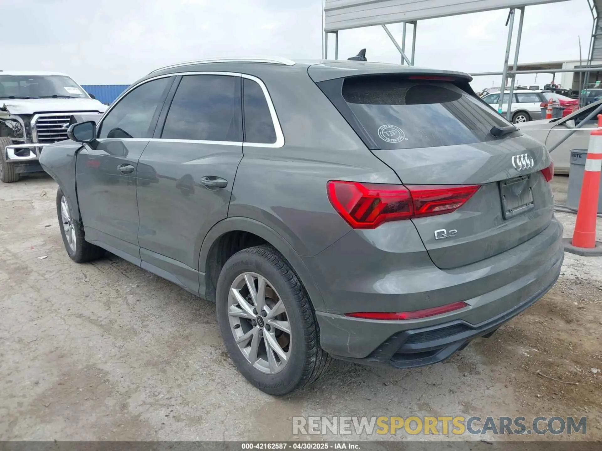 3 Photograph of a damaged car WA1DECF33M1040282 AUDI Q3 2021