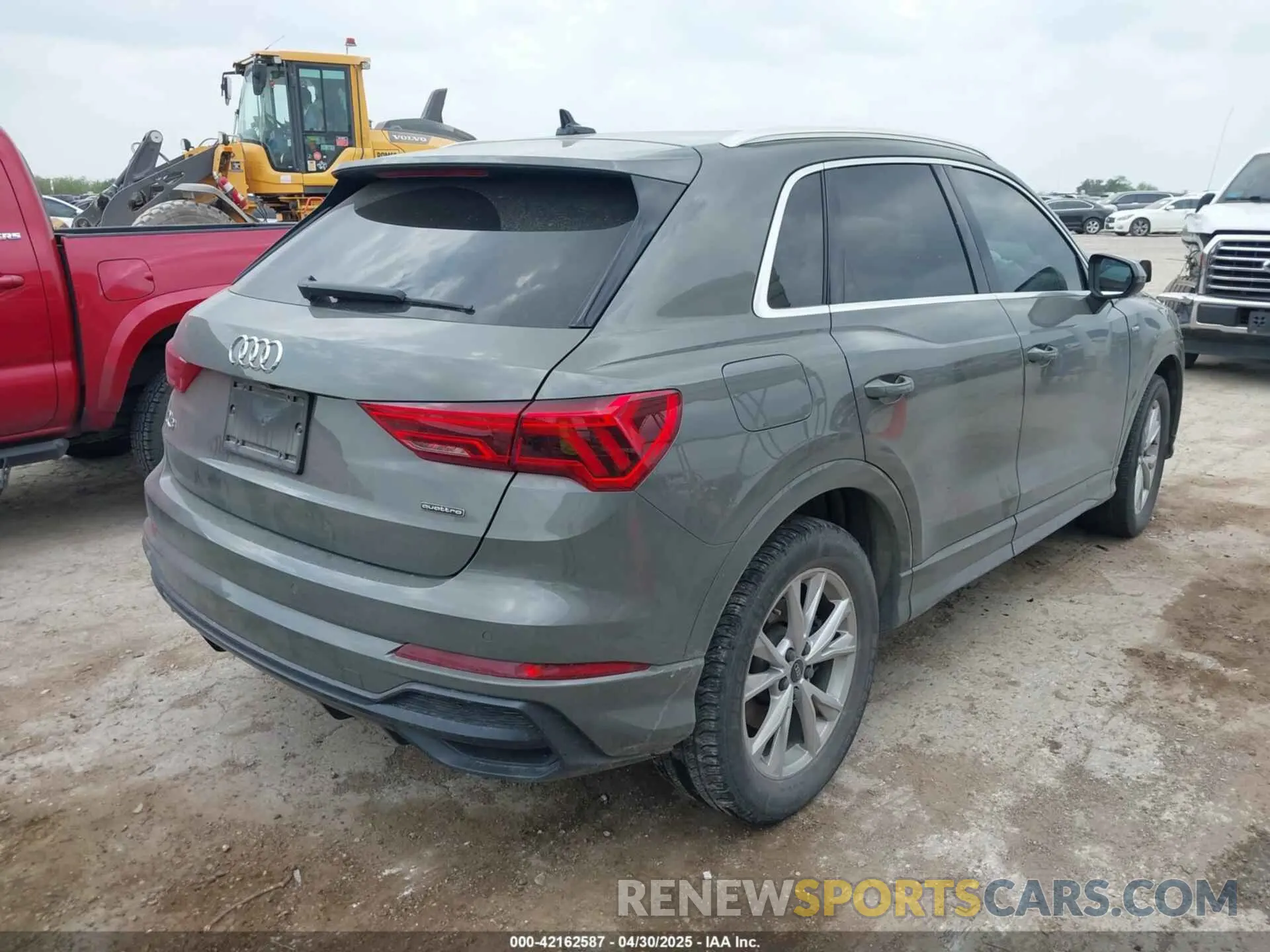 4 Photograph of a damaged car WA1DECF33M1040282 AUDI Q3 2021