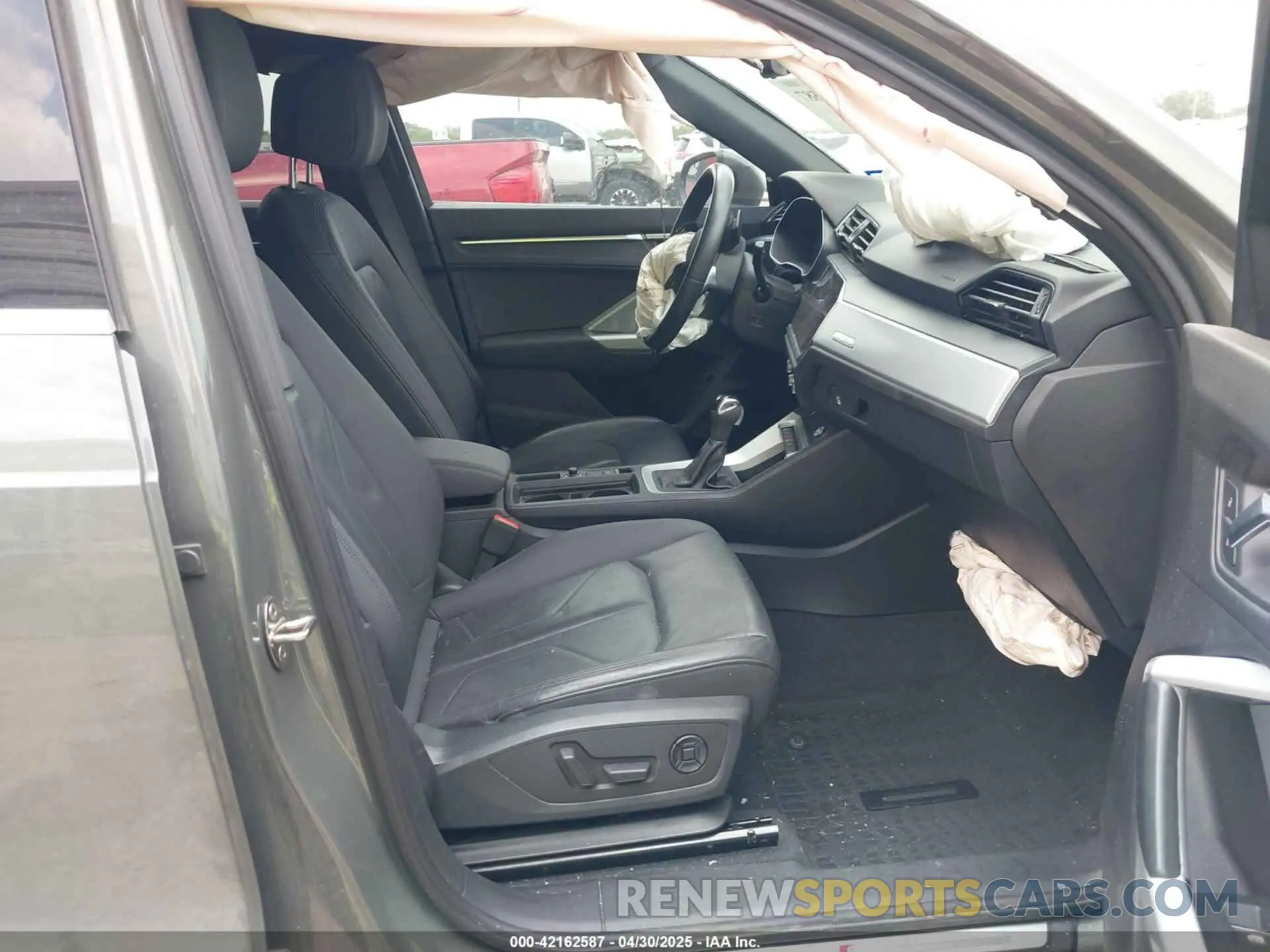 5 Photograph of a damaged car WA1DECF33M1040282 AUDI Q3 2021