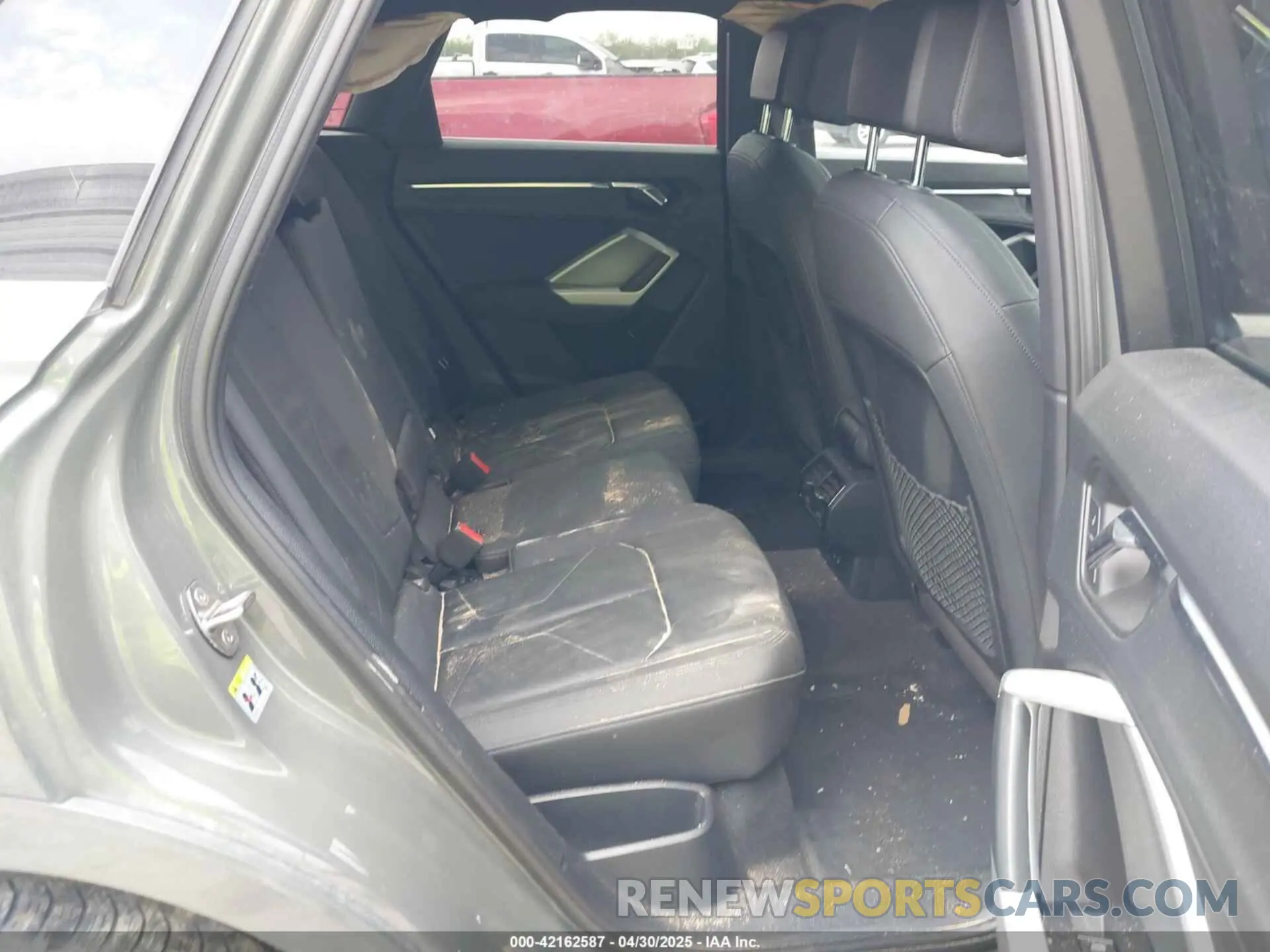 8 Photograph of a damaged car WA1DECF33M1040282 AUDI Q3 2021