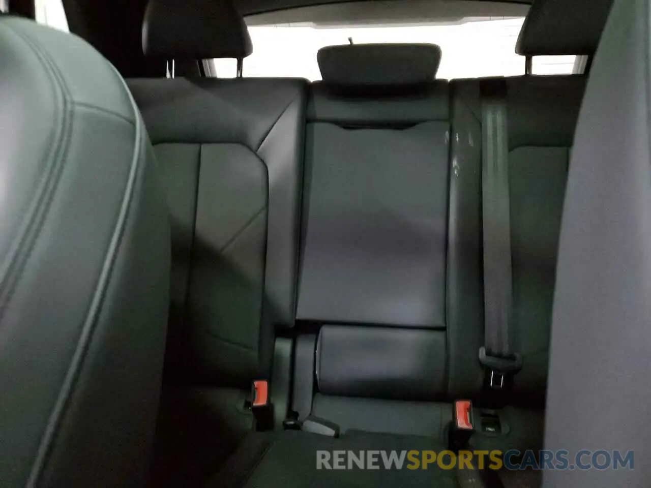 10 Photograph of a damaged car WA1DECF33M1050472 AUDI Q3 2021