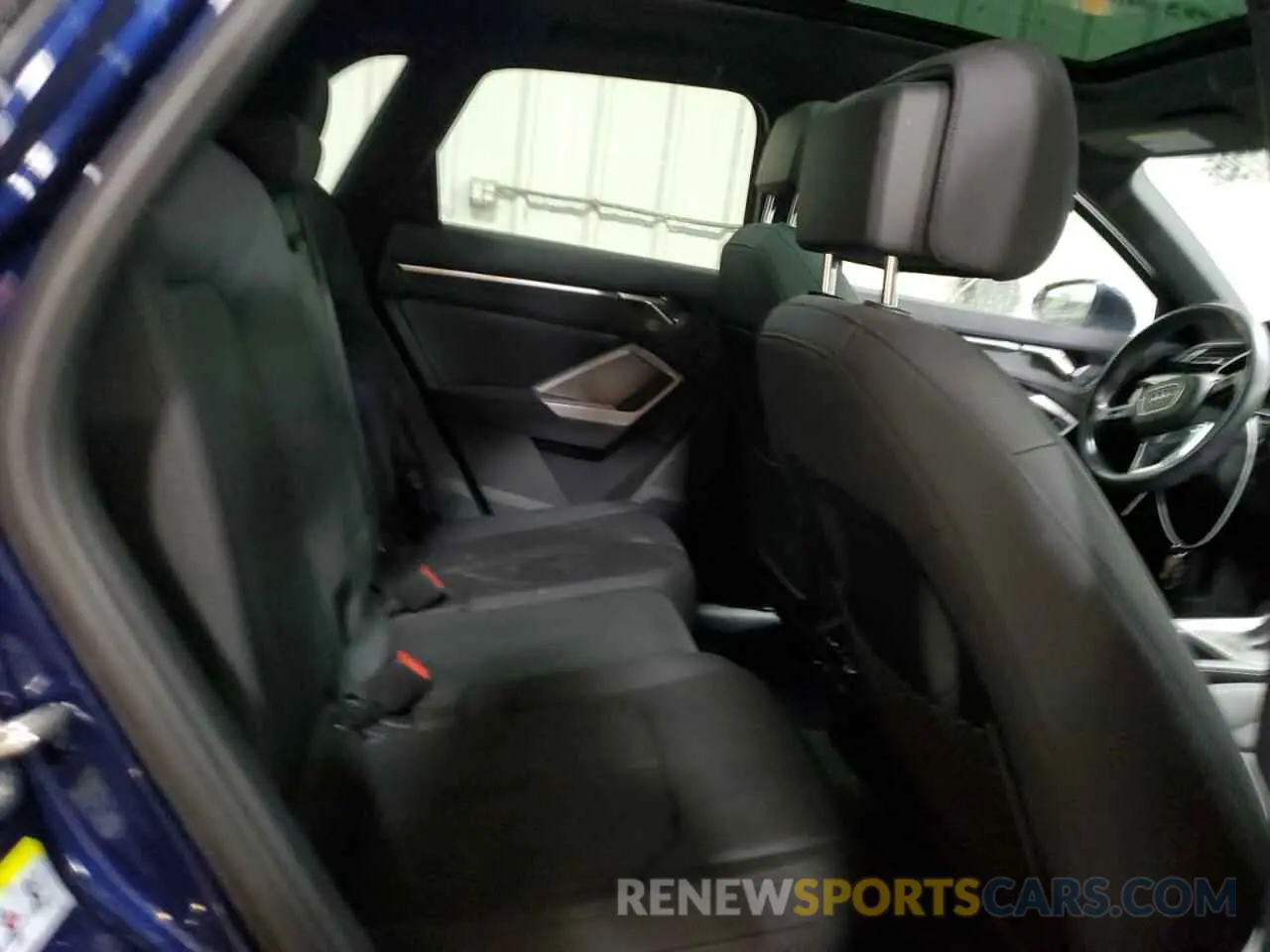 11 Photograph of a damaged car WA1DECF33M1050472 AUDI Q3 2021