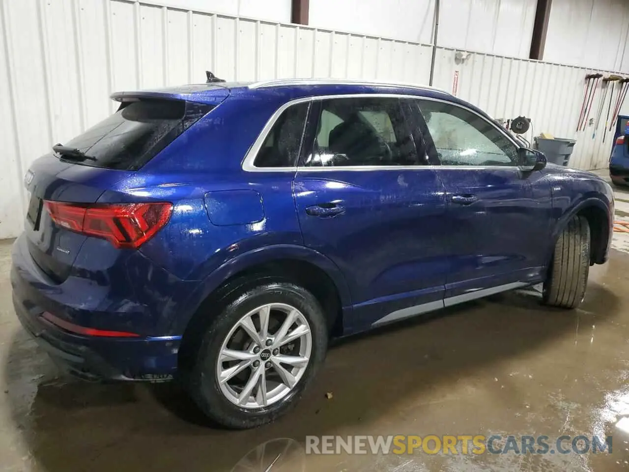 3 Photograph of a damaged car WA1DECF33M1050472 AUDI Q3 2021