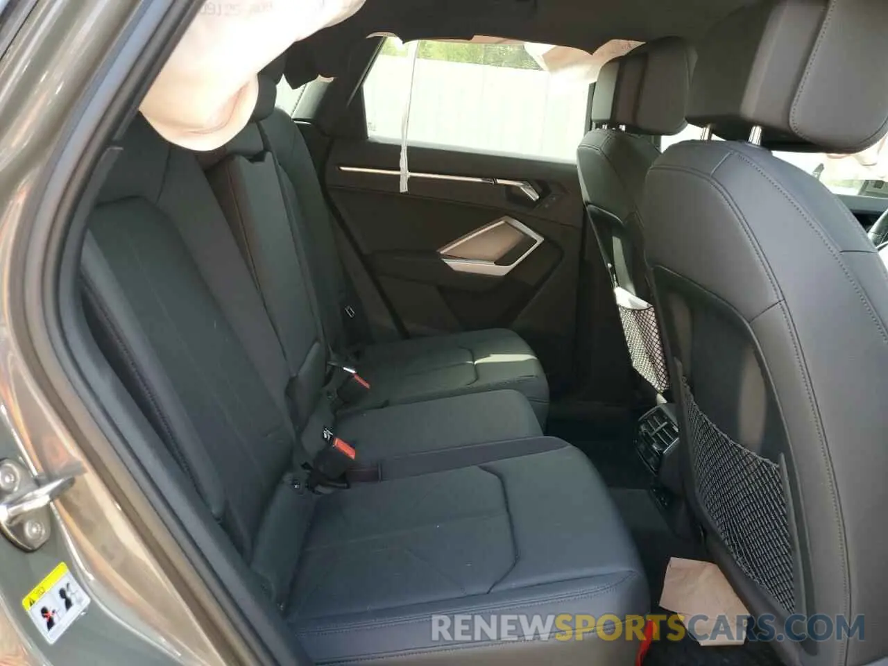11 Photograph of a damaged car WA1DECF33M1082709 AUDI Q3 2021