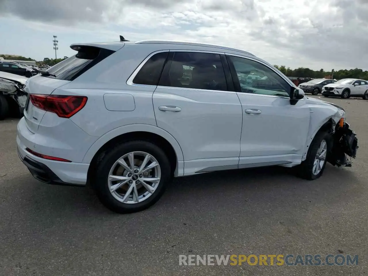 3 Photograph of a damaged car WA1DECF34M1100845 AUDI Q3 2021