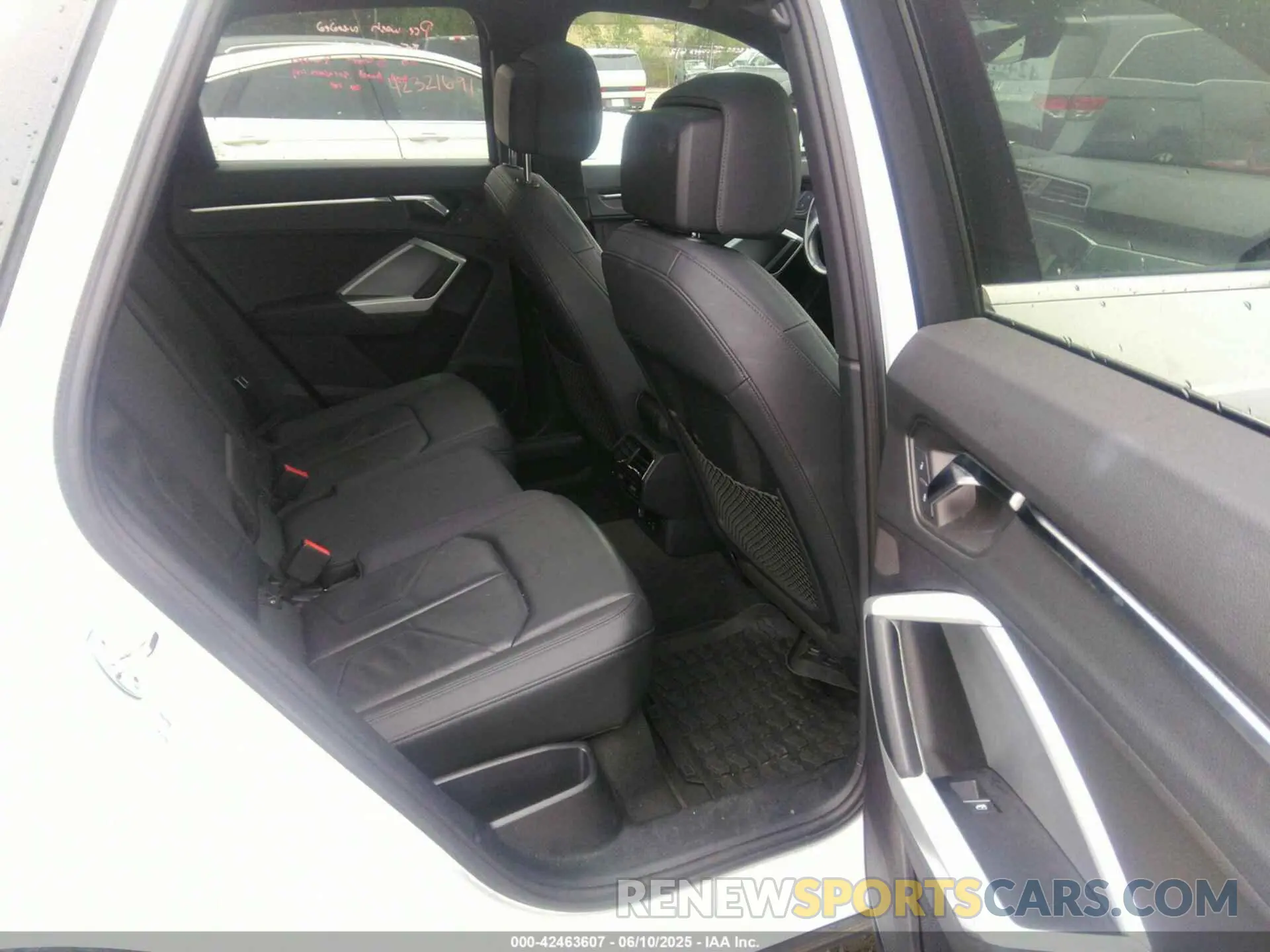 8 Photograph of a damaged car WA1DECF34M1126751 AUDI Q3 2021