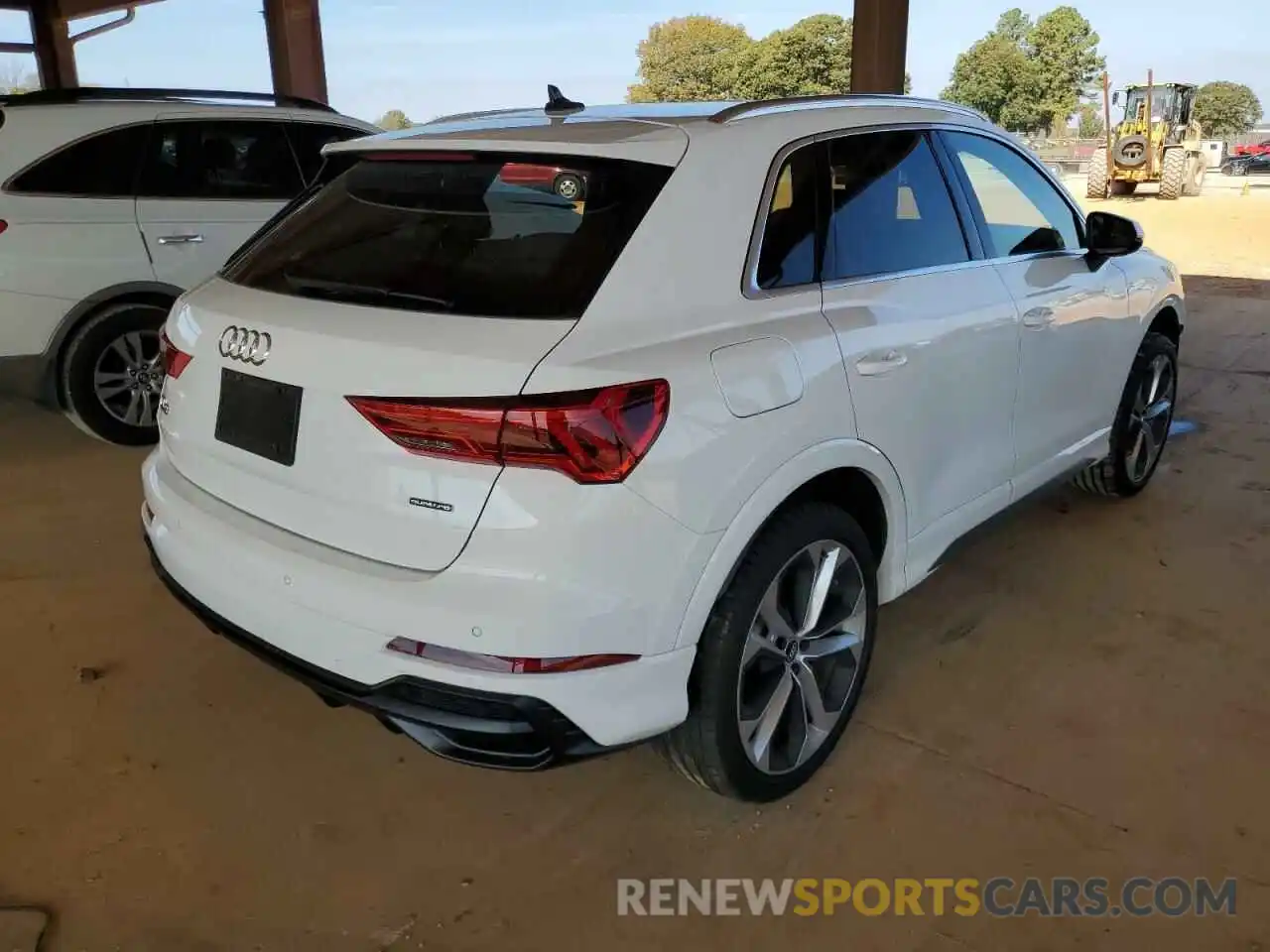 4 Photograph of a damaged car WA1DECF35M1040266 AUDI Q3 2021