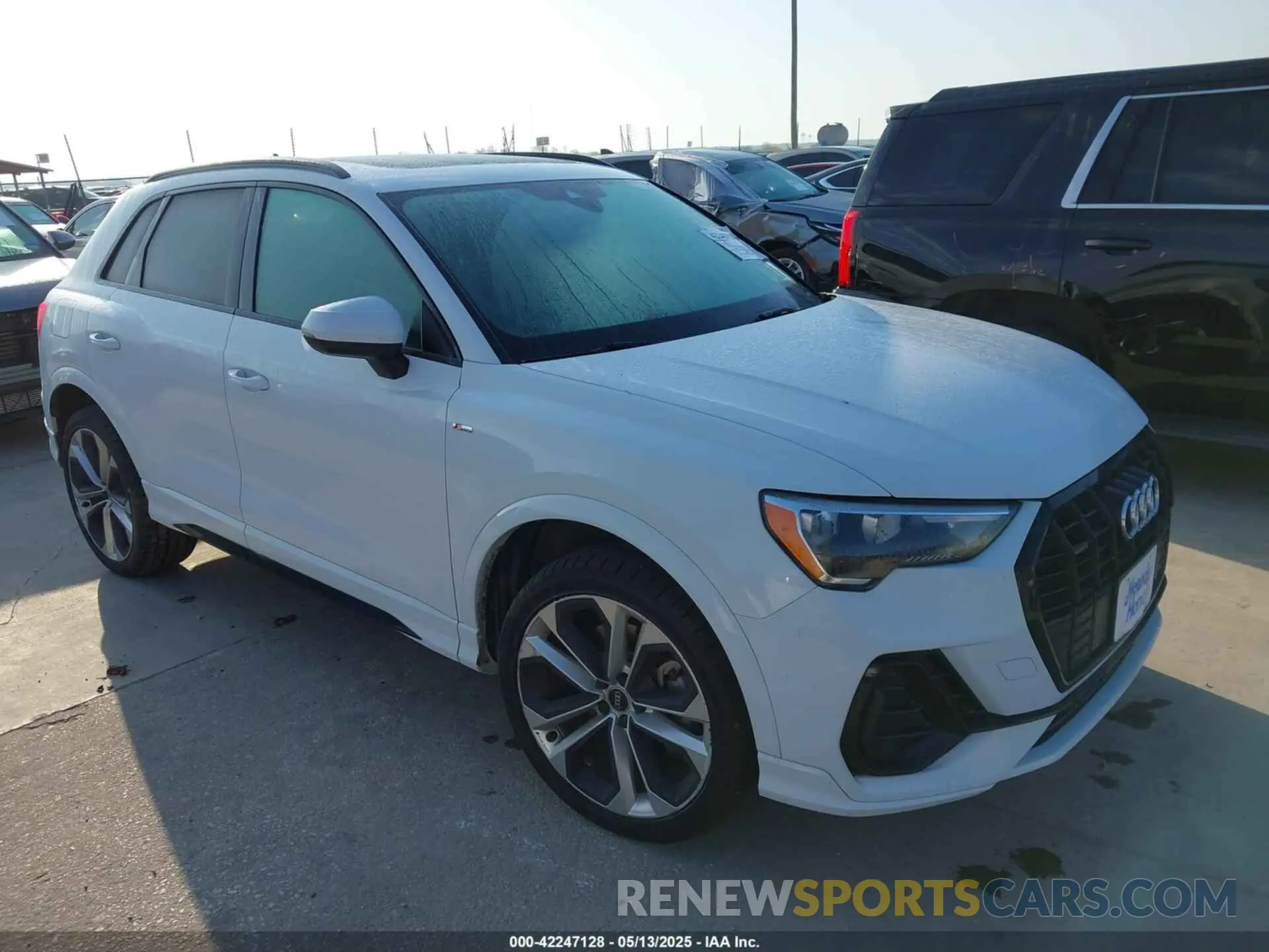 1 Photograph of a damaged car WA1DECF35M1063868 AUDI Q3 2021
