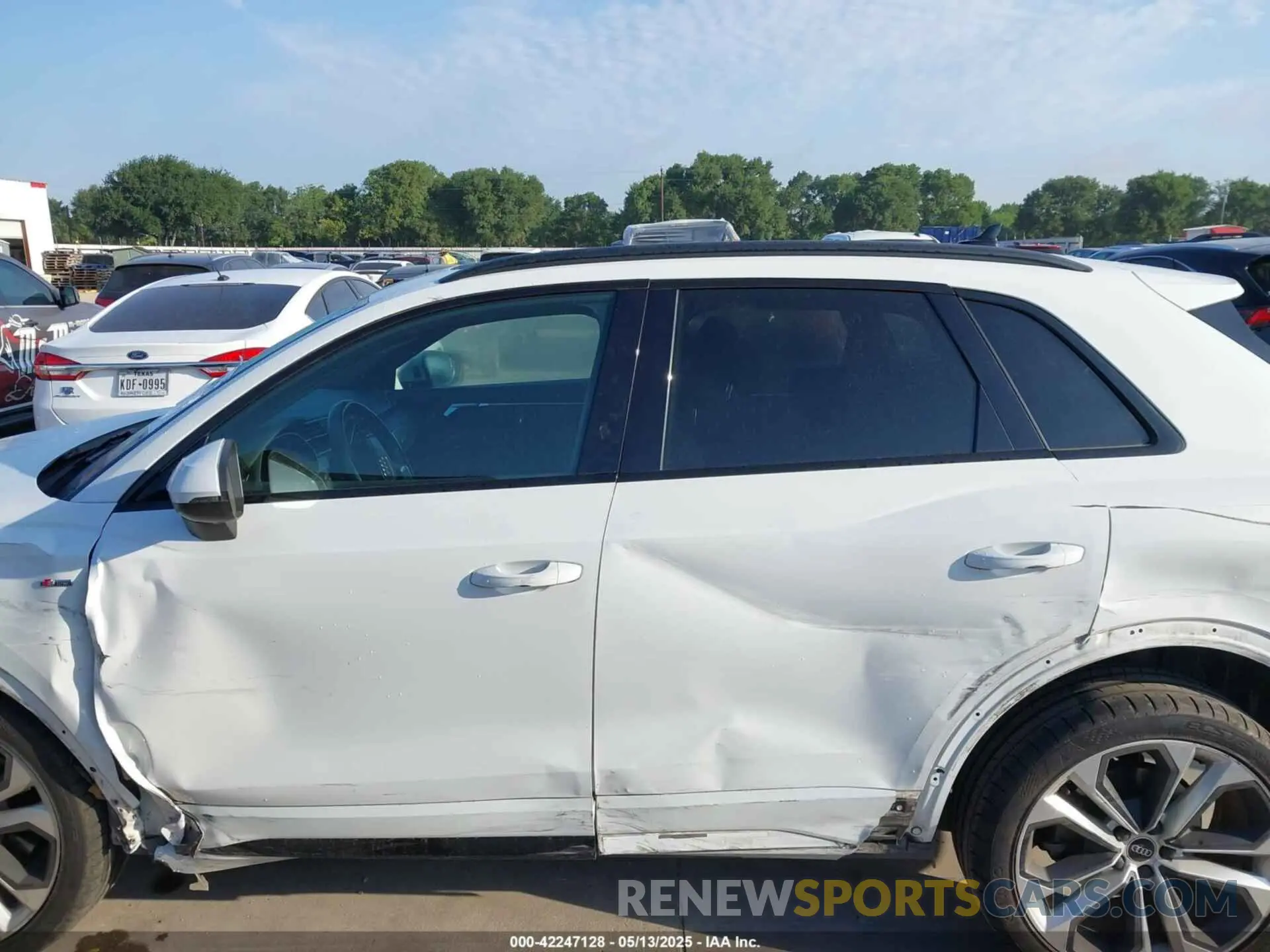 14 Photograph of a damaged car WA1DECF35M1063868 AUDI Q3 2021