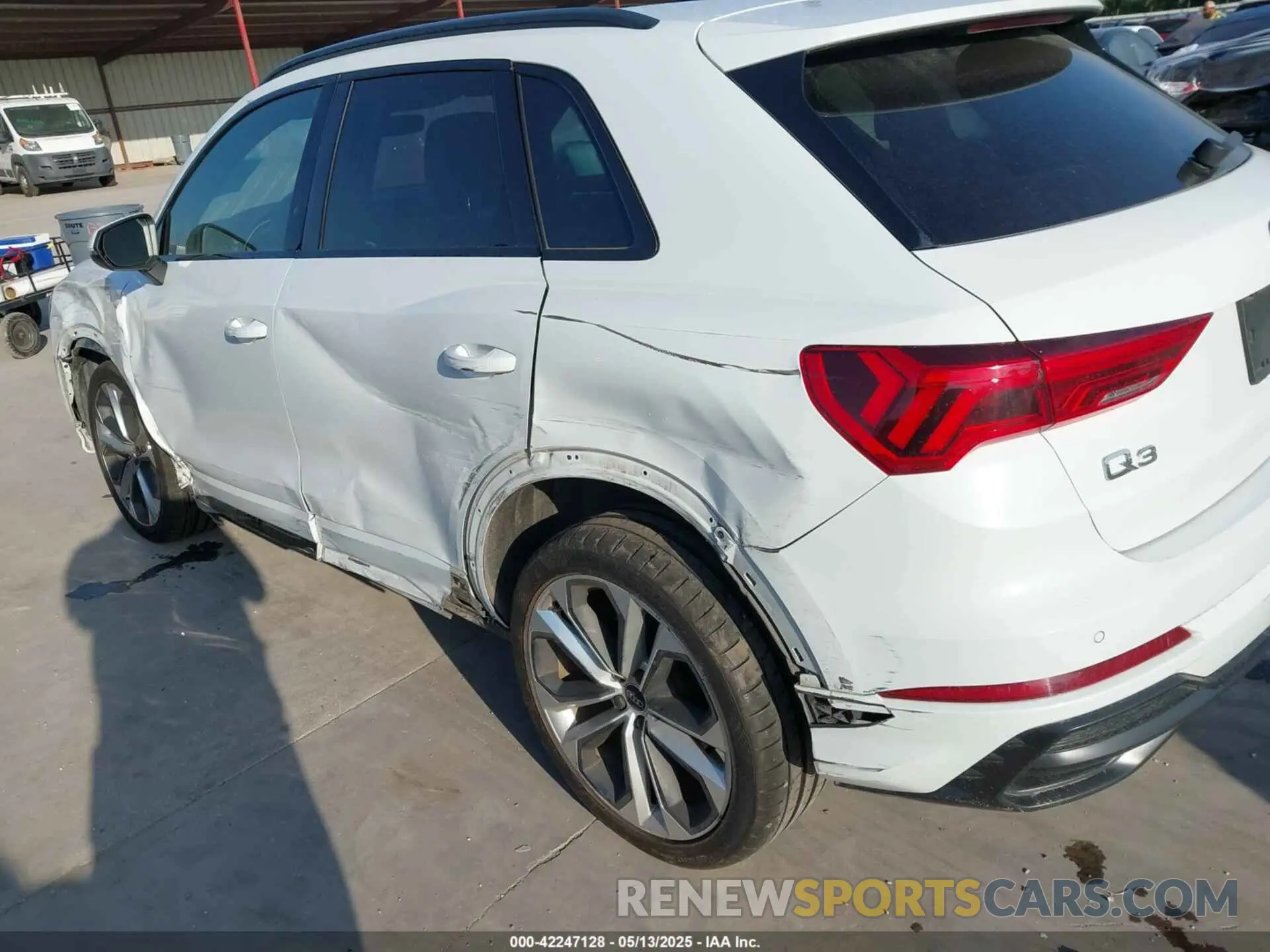17 Photograph of a damaged car WA1DECF35M1063868 AUDI Q3 2021