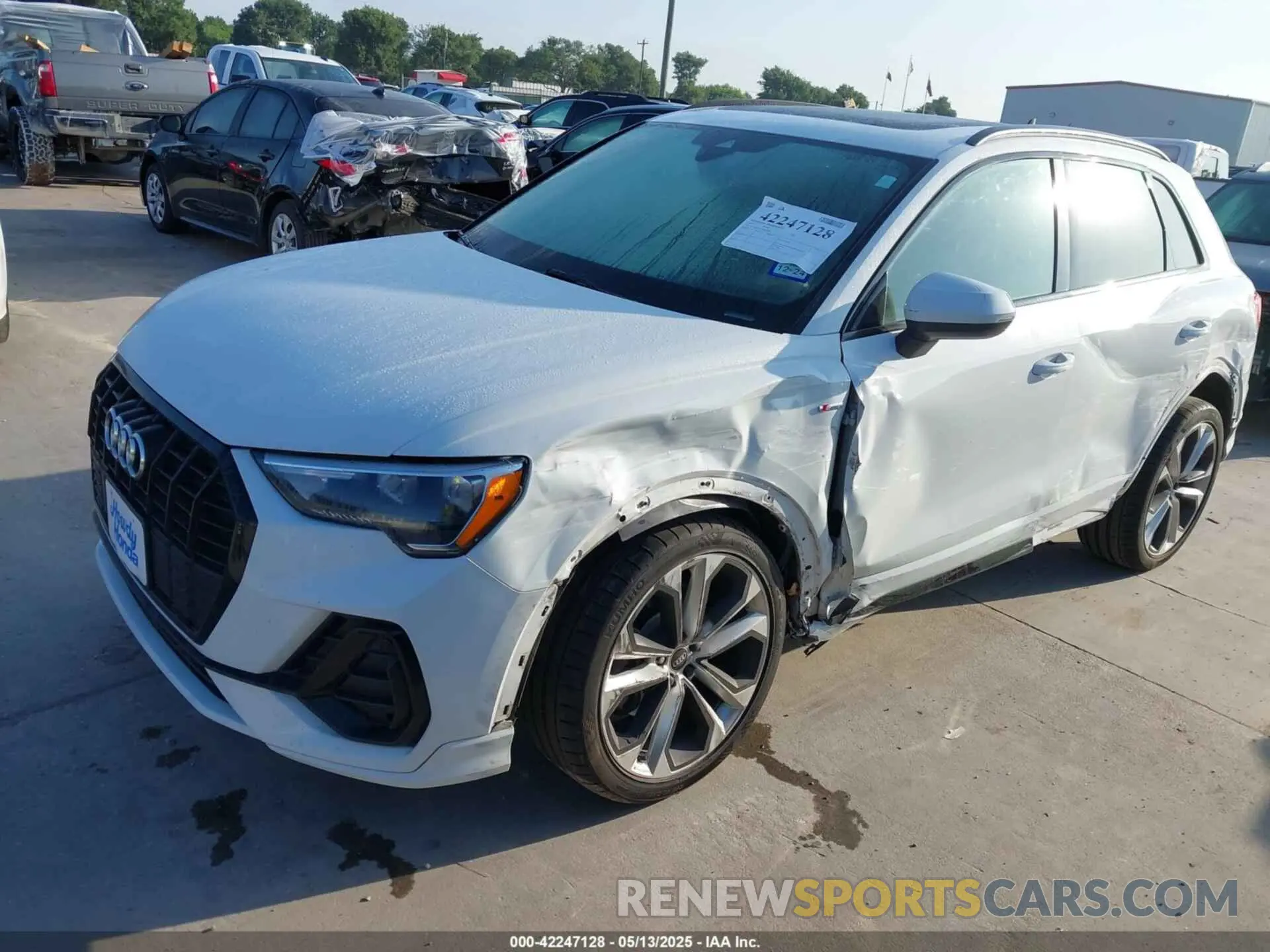 2 Photograph of a damaged car WA1DECF35M1063868 AUDI Q3 2021