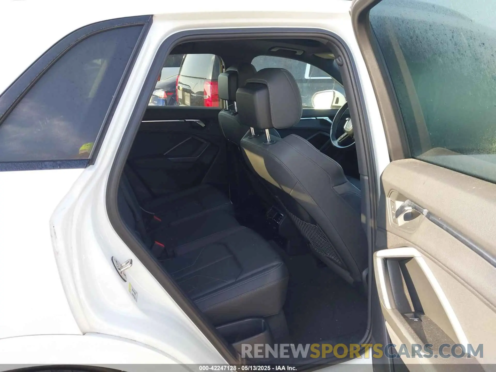 8 Photograph of a damaged car WA1DECF35M1063868 AUDI Q3 2021