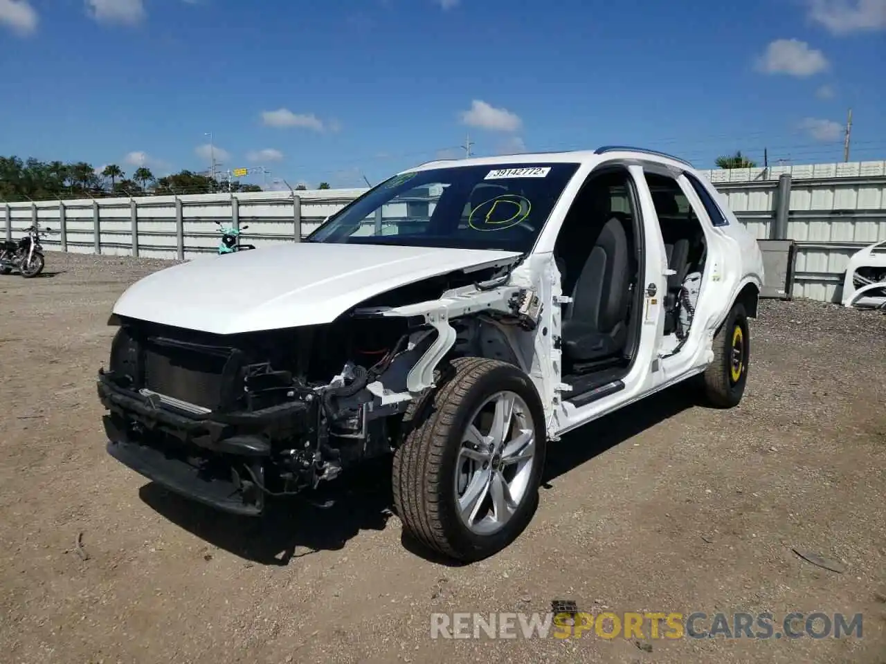 2 Photograph of a damaged car WA1DECF35M1074921 AUDI Q3 2021