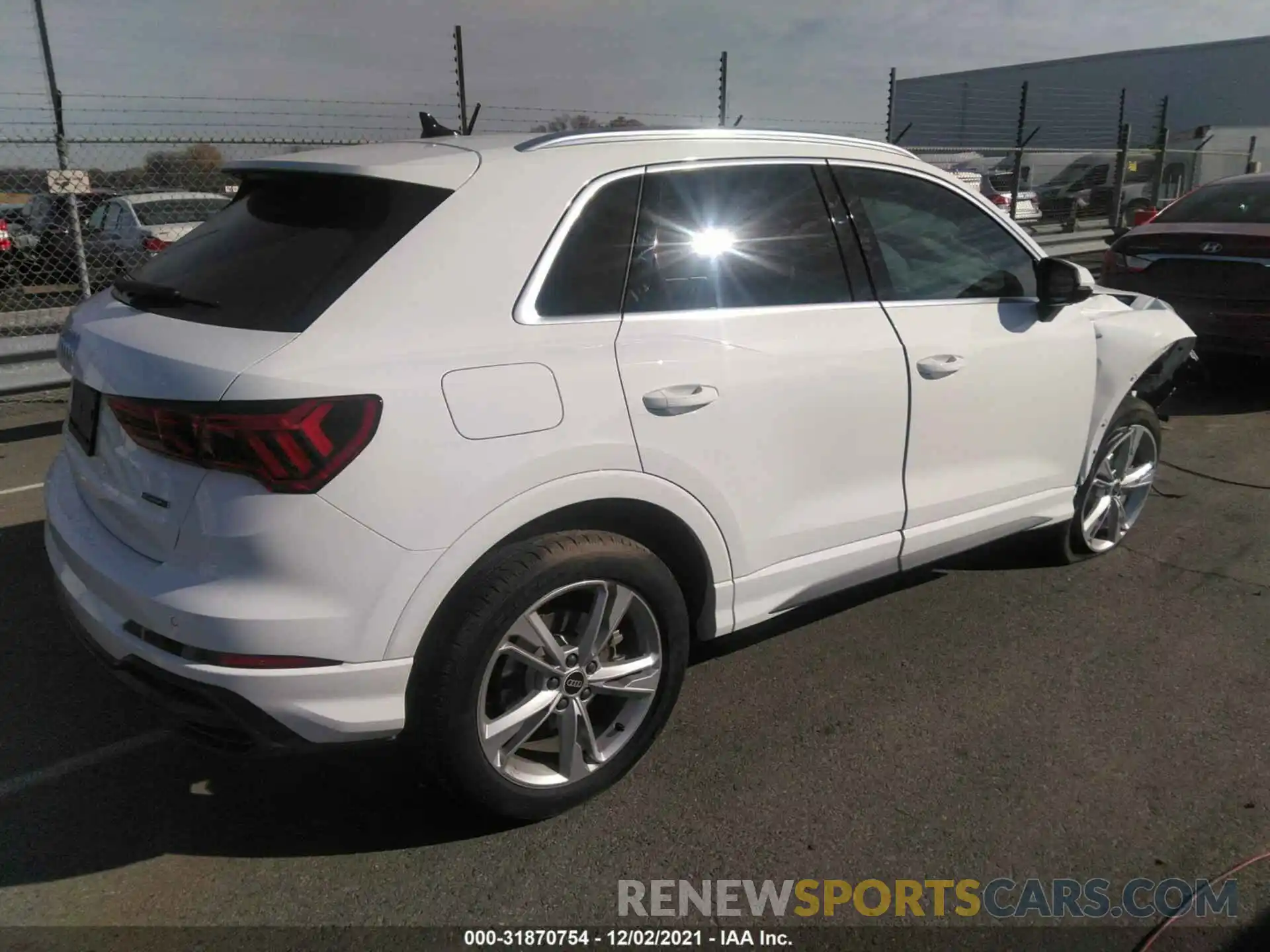 4 Photograph of a damaged car WA1DECF35M1075745 AUDI Q3 2021