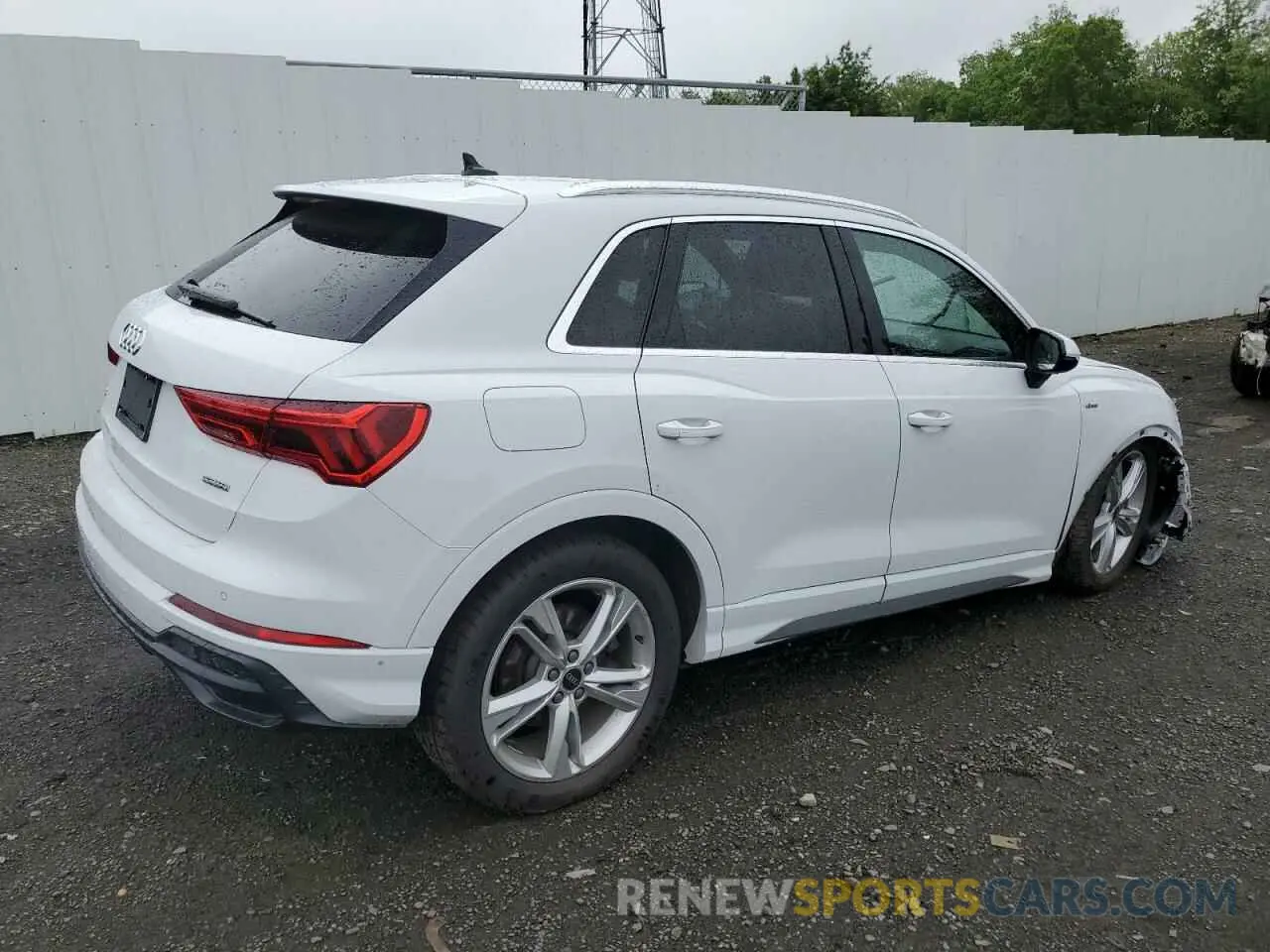3 Photograph of a damaged car WA1DECF36M1025713 AUDI Q3 2021